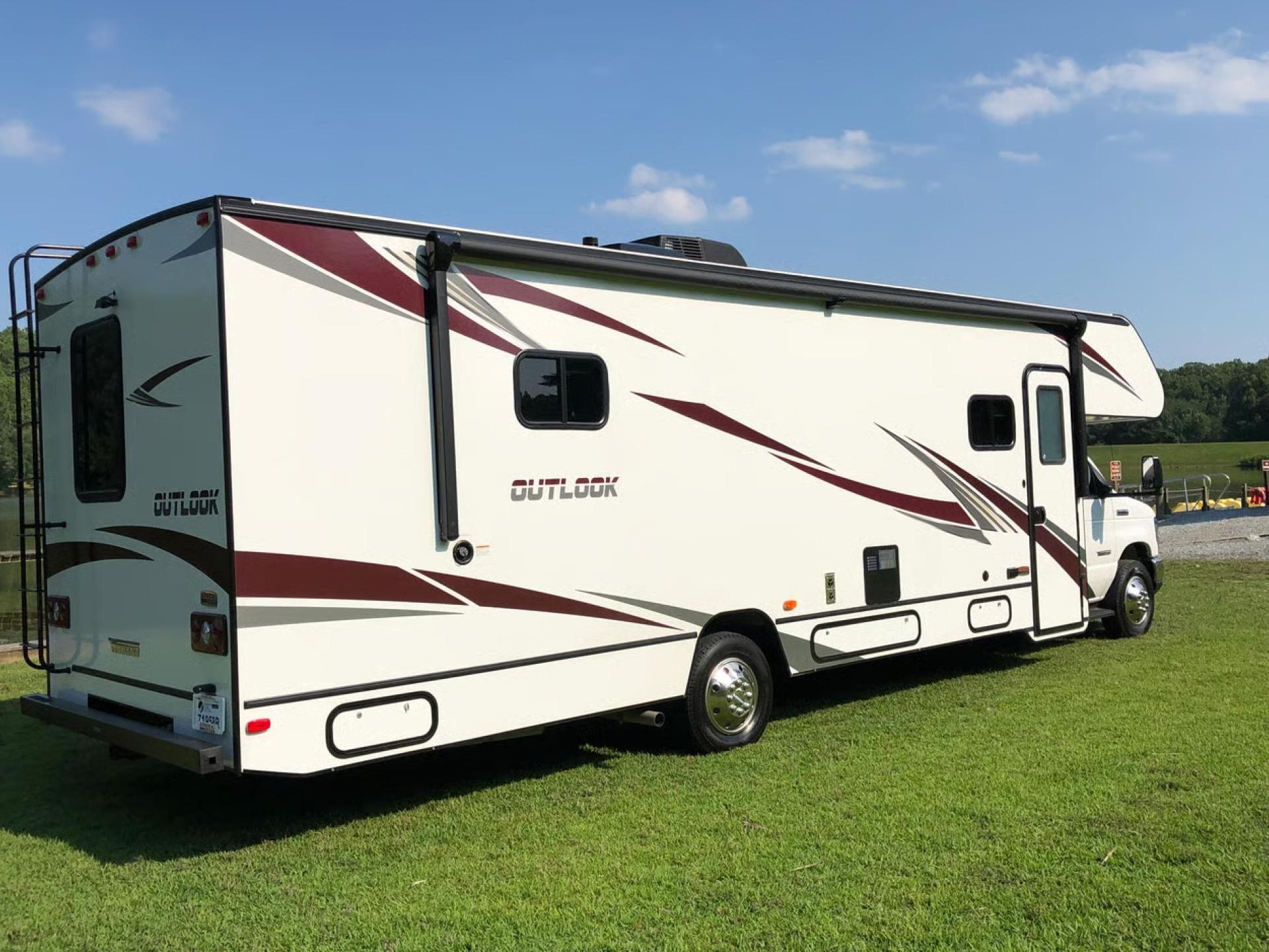 2019 Winnebago Outlook 31n