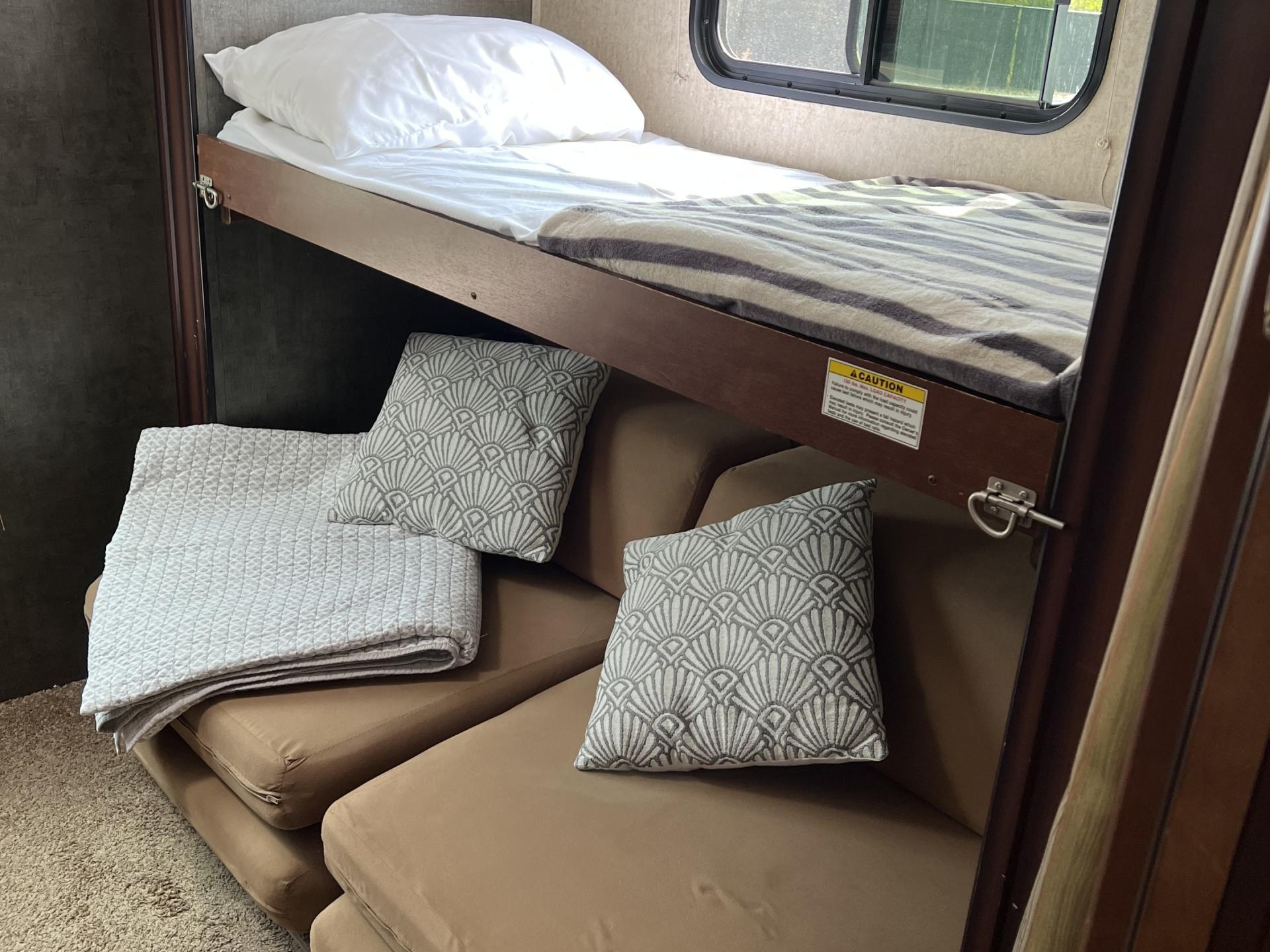 2014 Heartland Mallard 32m