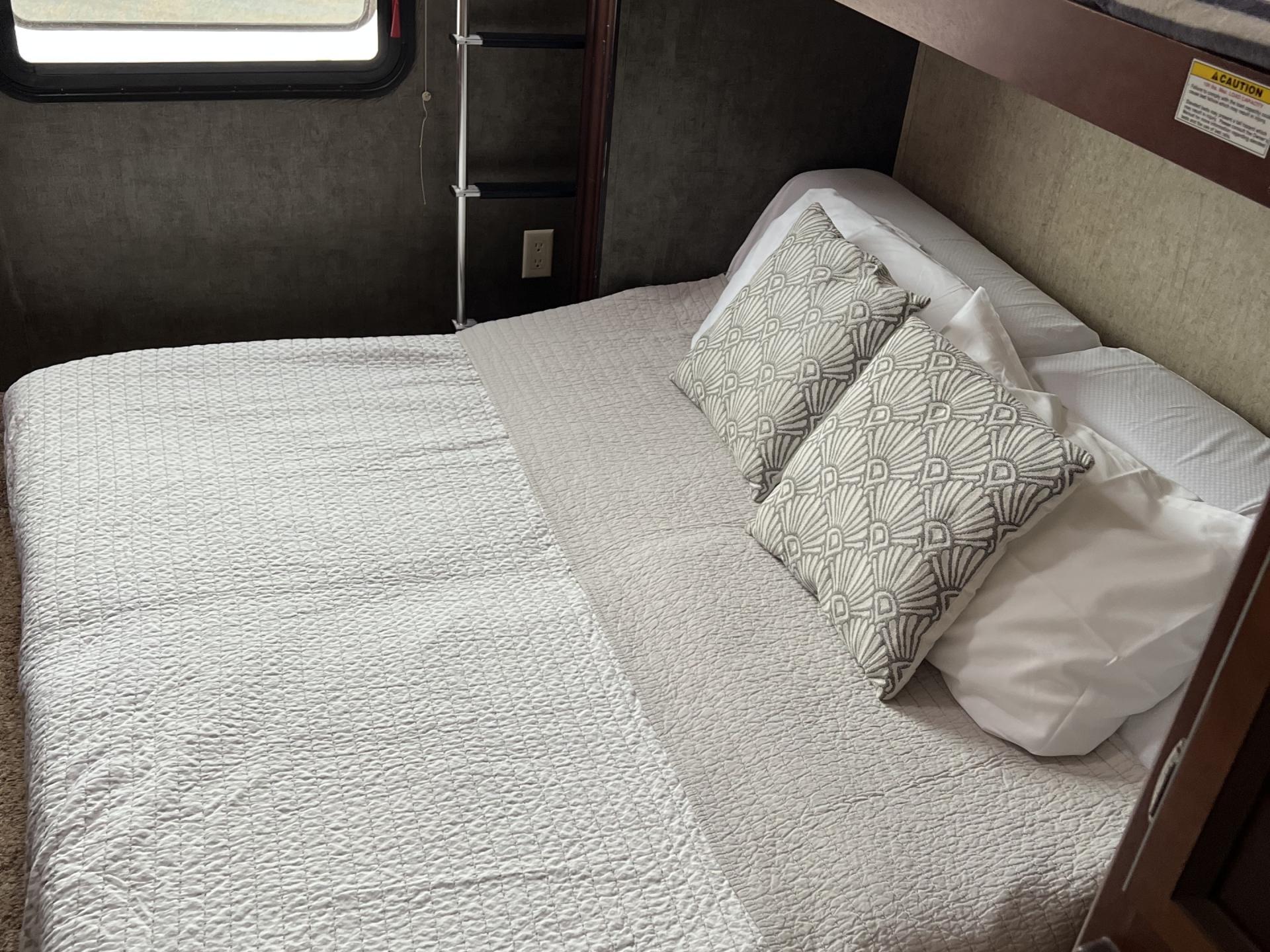 2014 Heartland Mallard 32m