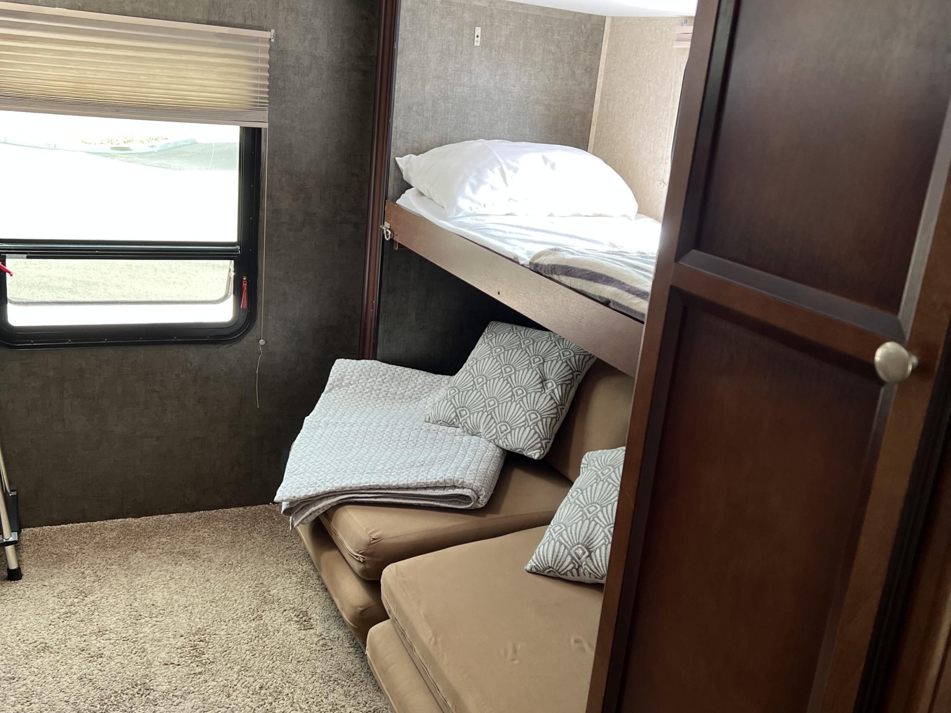 2014 Heartland Mallard 32m