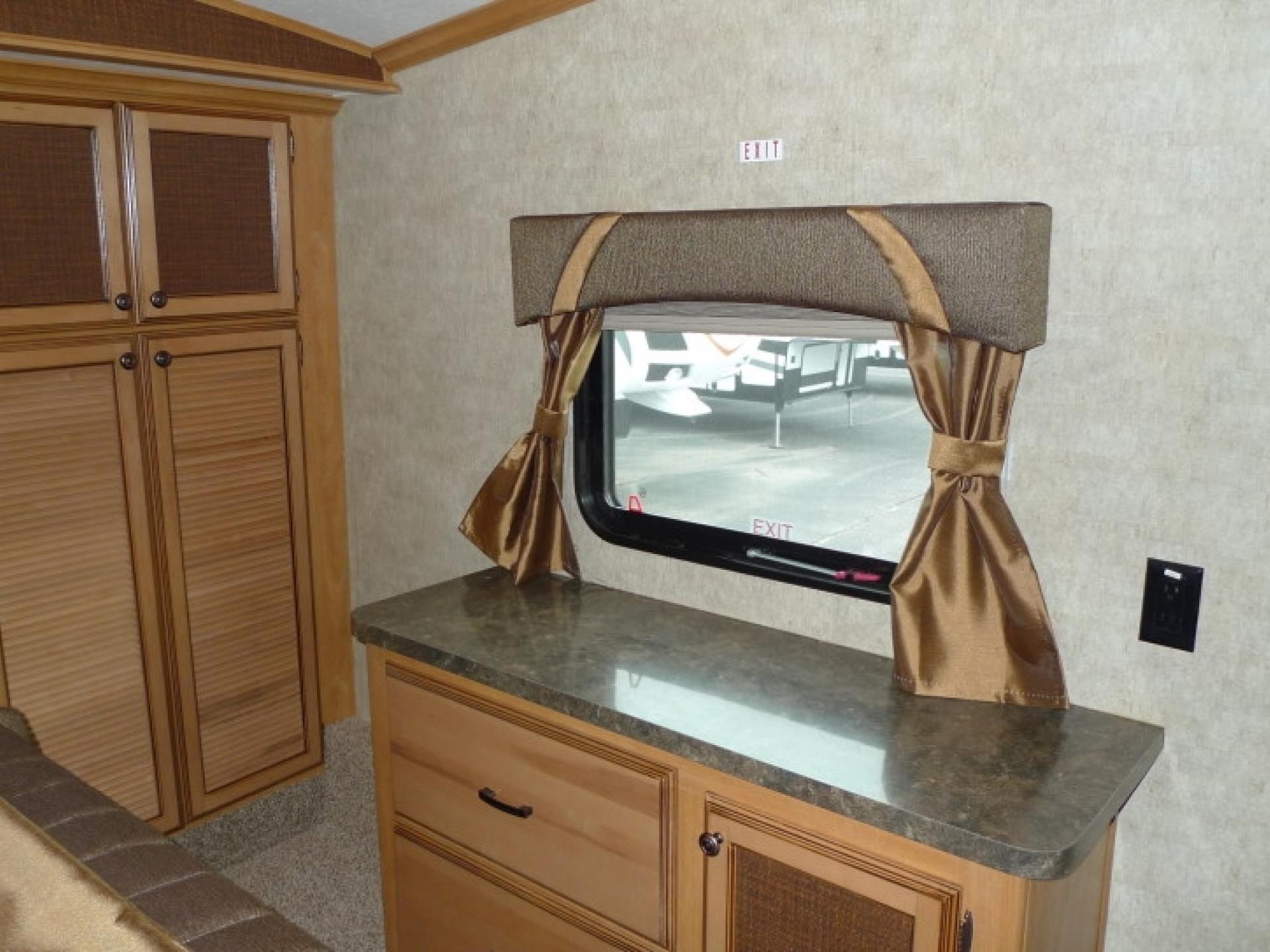 2015 Shasta Phoenix 35bh