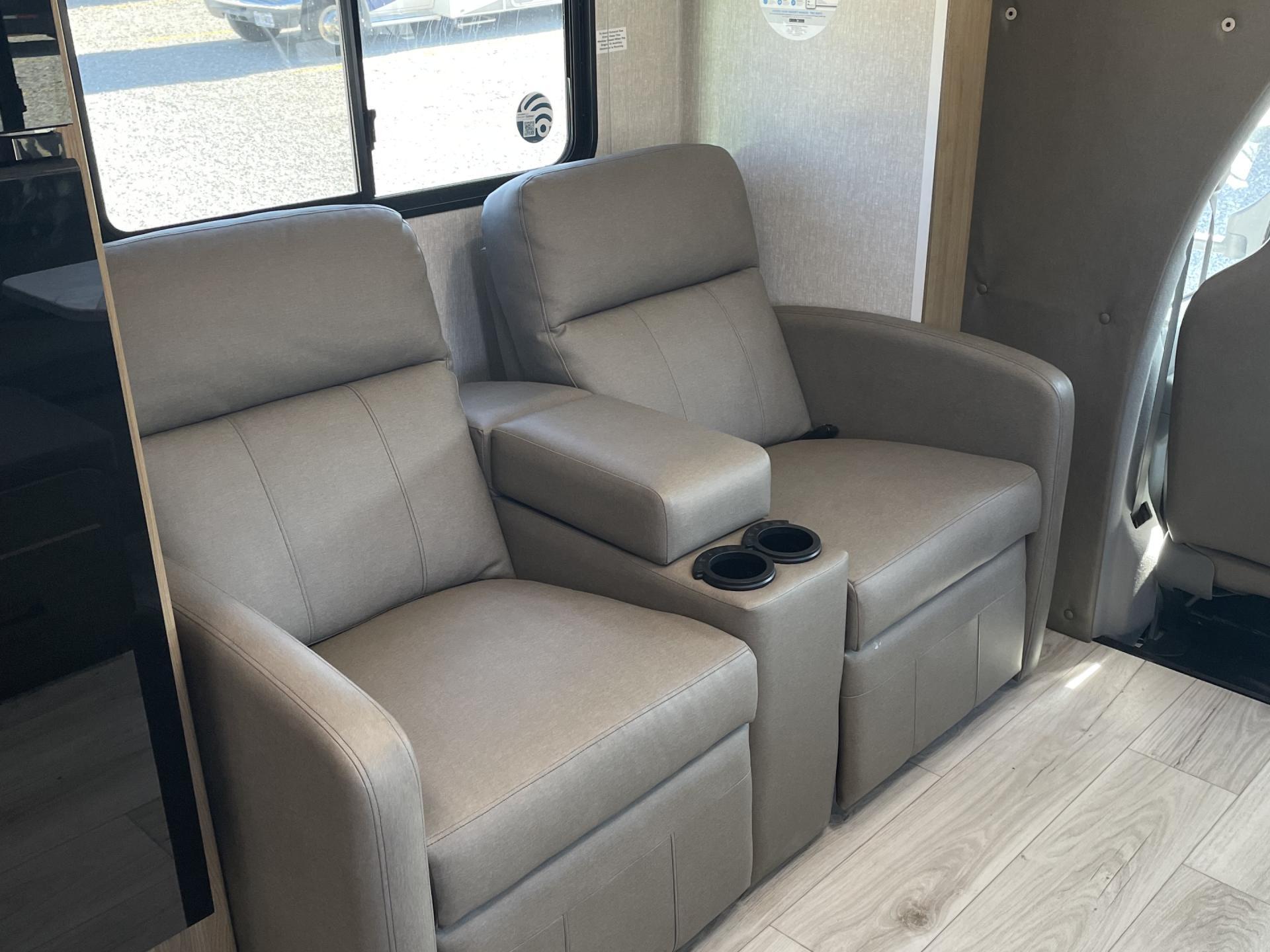 2025 Coachmen Leprechaun 260ds