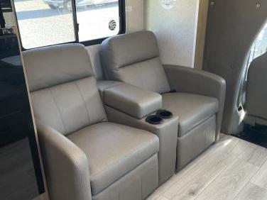 2025 Coachmen Leprechaun 260ds