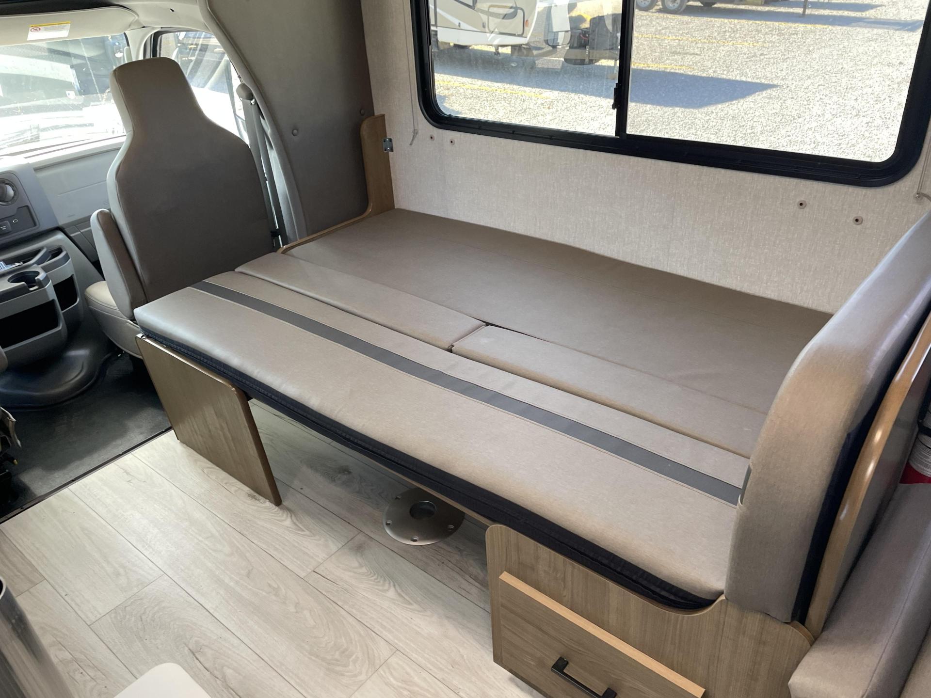 2025 Coachmen Leprechaun 260ds