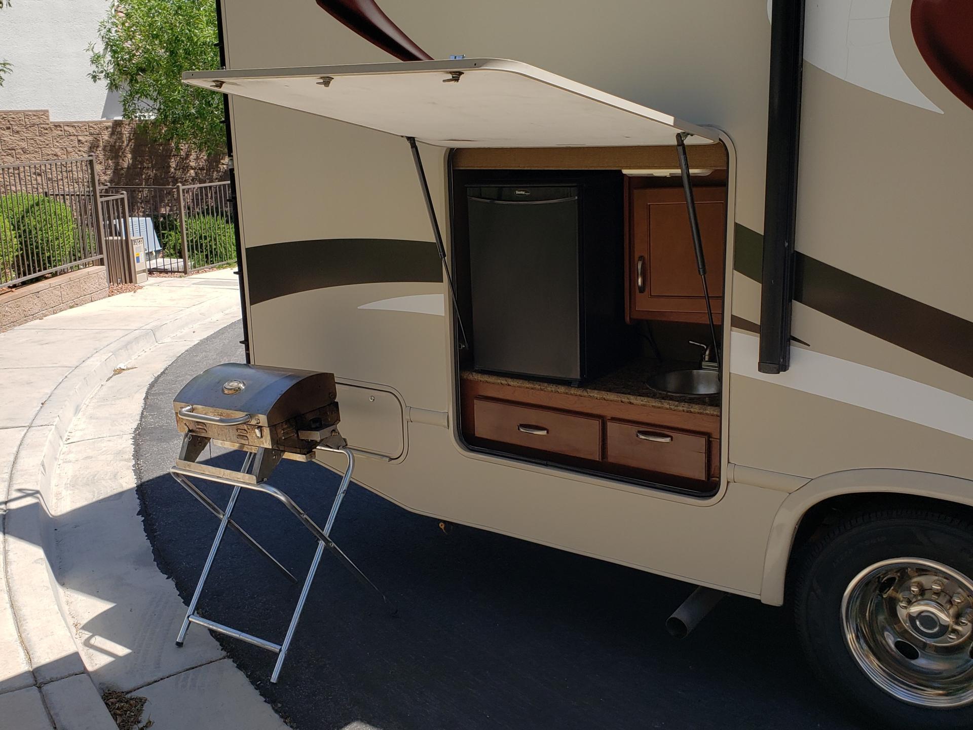 2016 Thor Motor Coach Chateau 29g