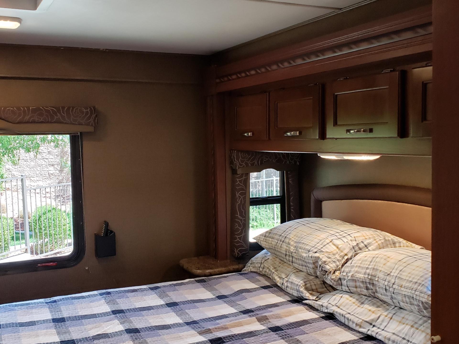 2016 Thor Motor Coach Chateau 29g