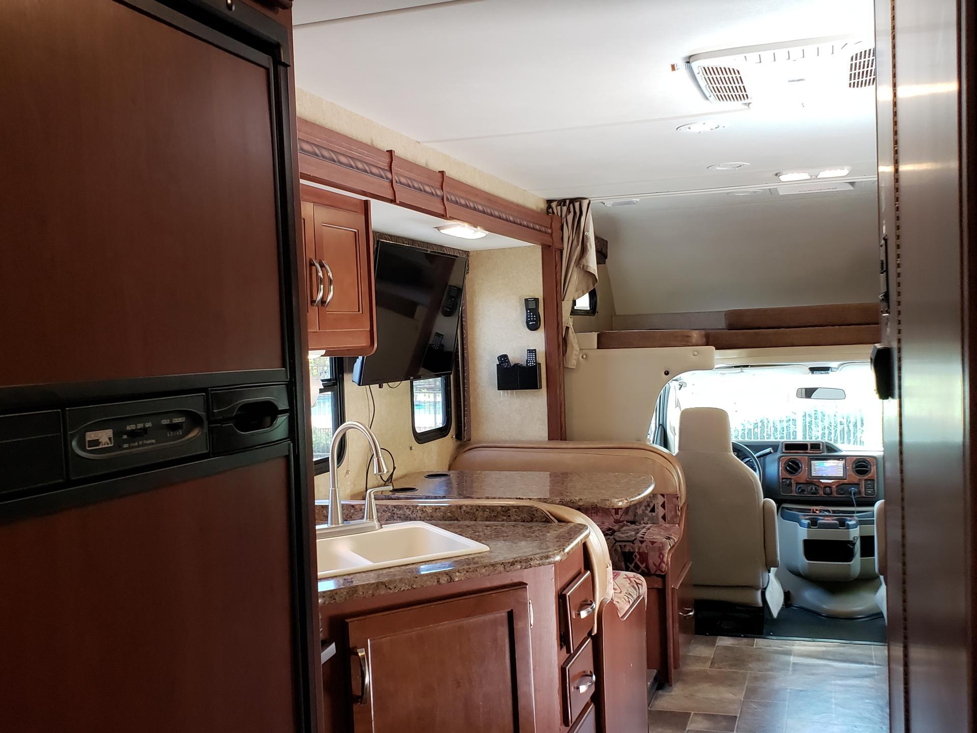 2016 Thor Motor Coach Chateau 29g