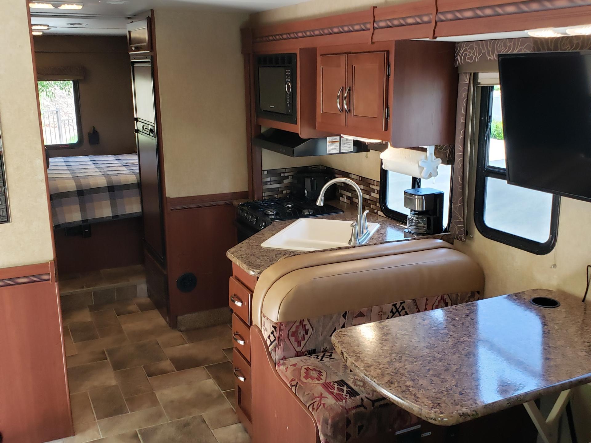 2016 Thor Motor Coach Chateau 29g