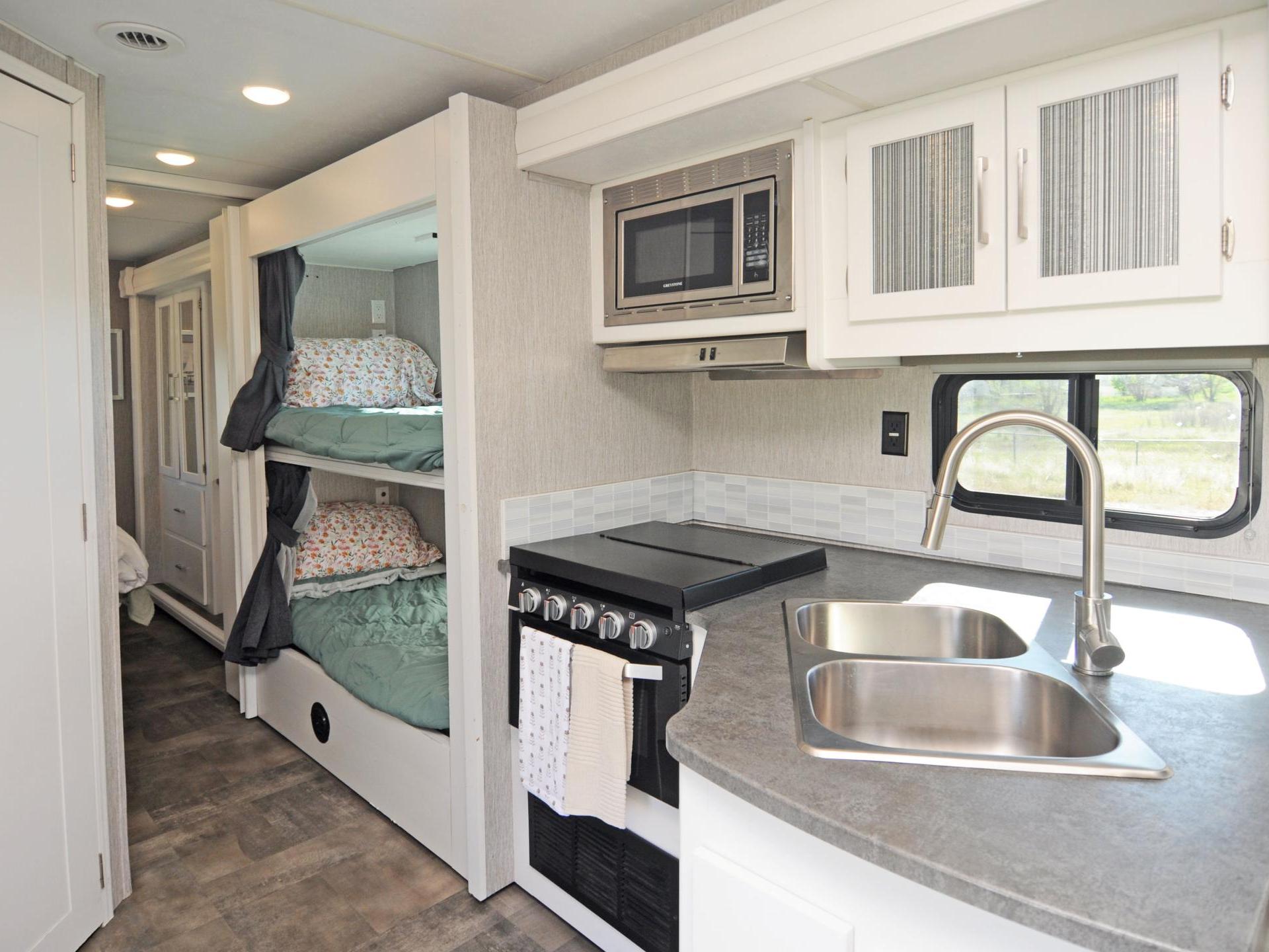 2022 Coachmen Pursuit 31bh