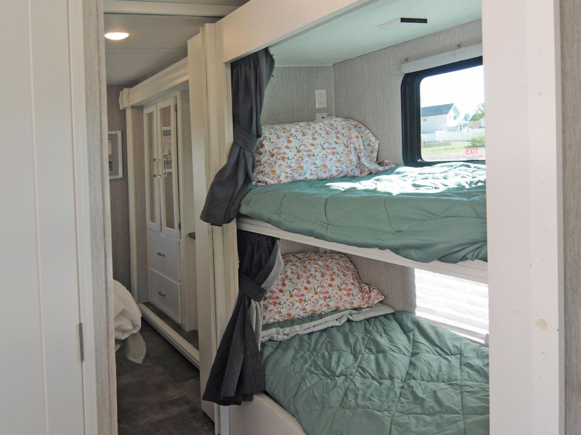 2022 Coachmen Pursuit 31bh