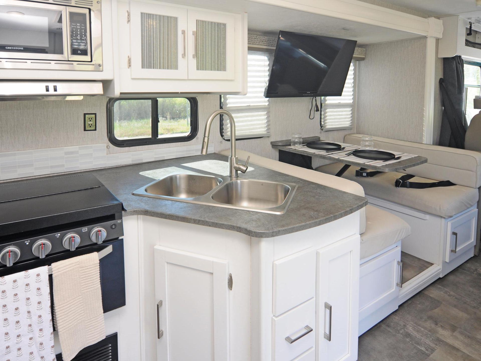 2022 Coachmen Pursuit 31bh