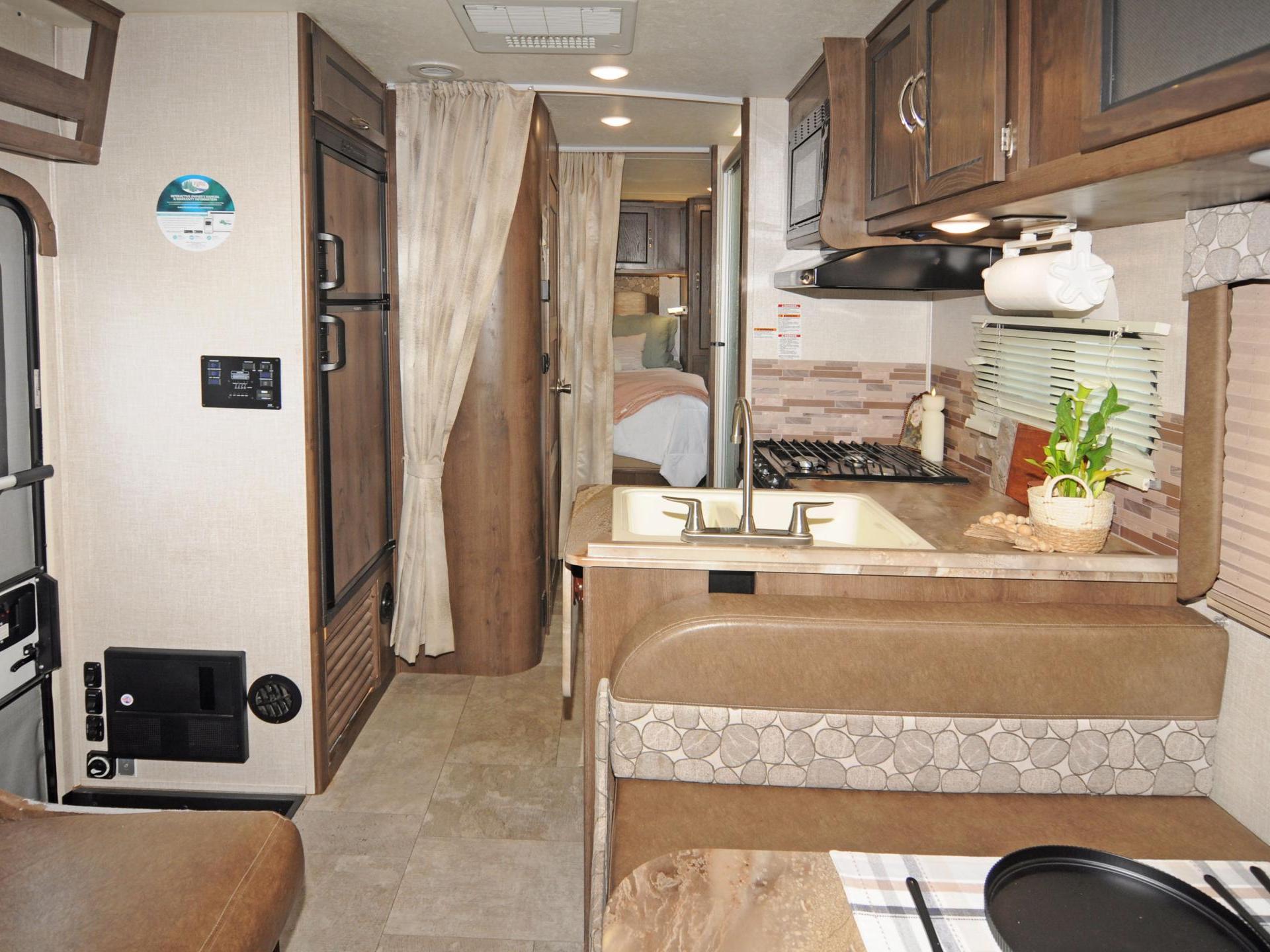 2019 Coachmen Freelander 27qbc