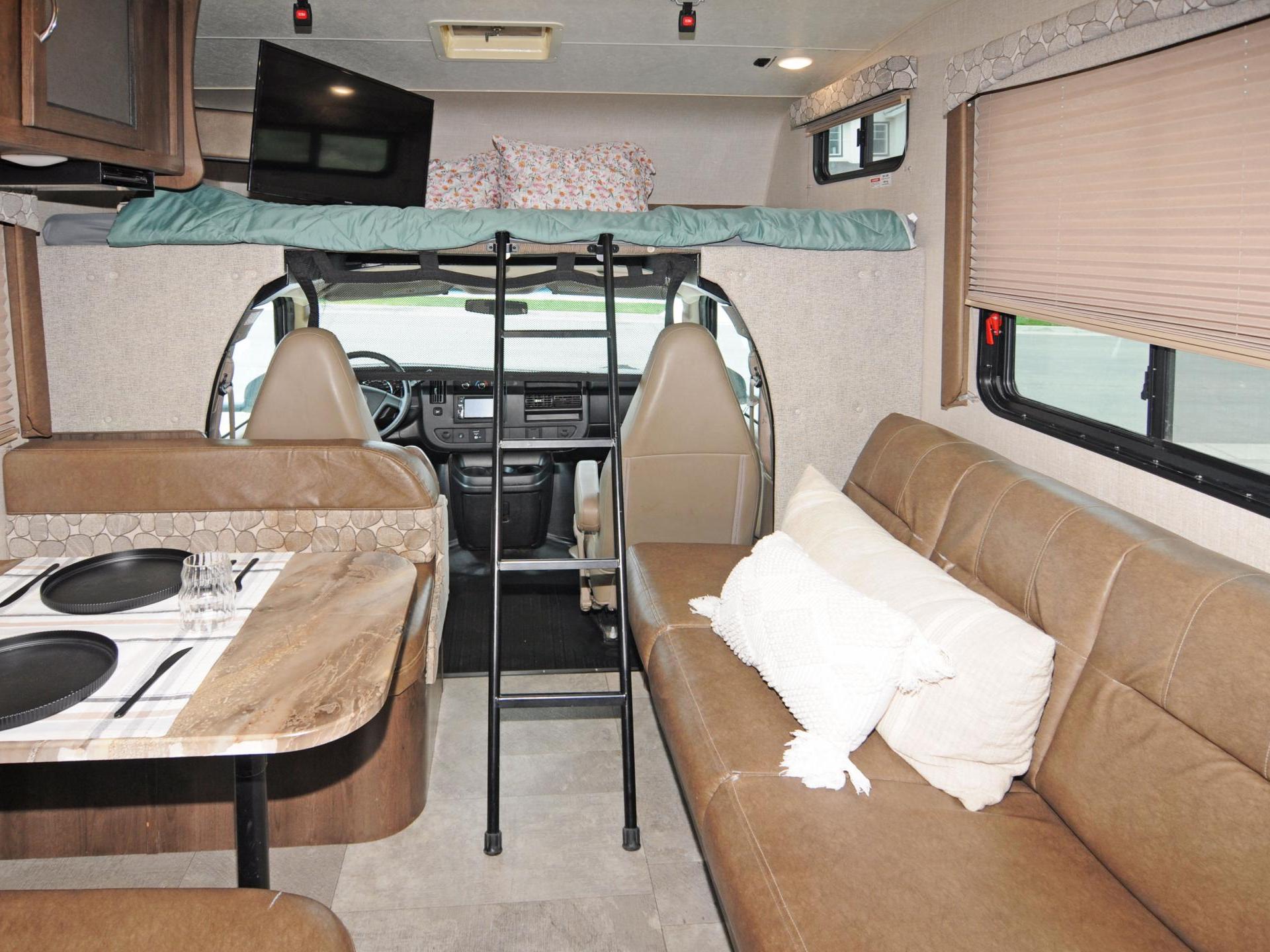 2019 Coachmen Freelander 27qbc