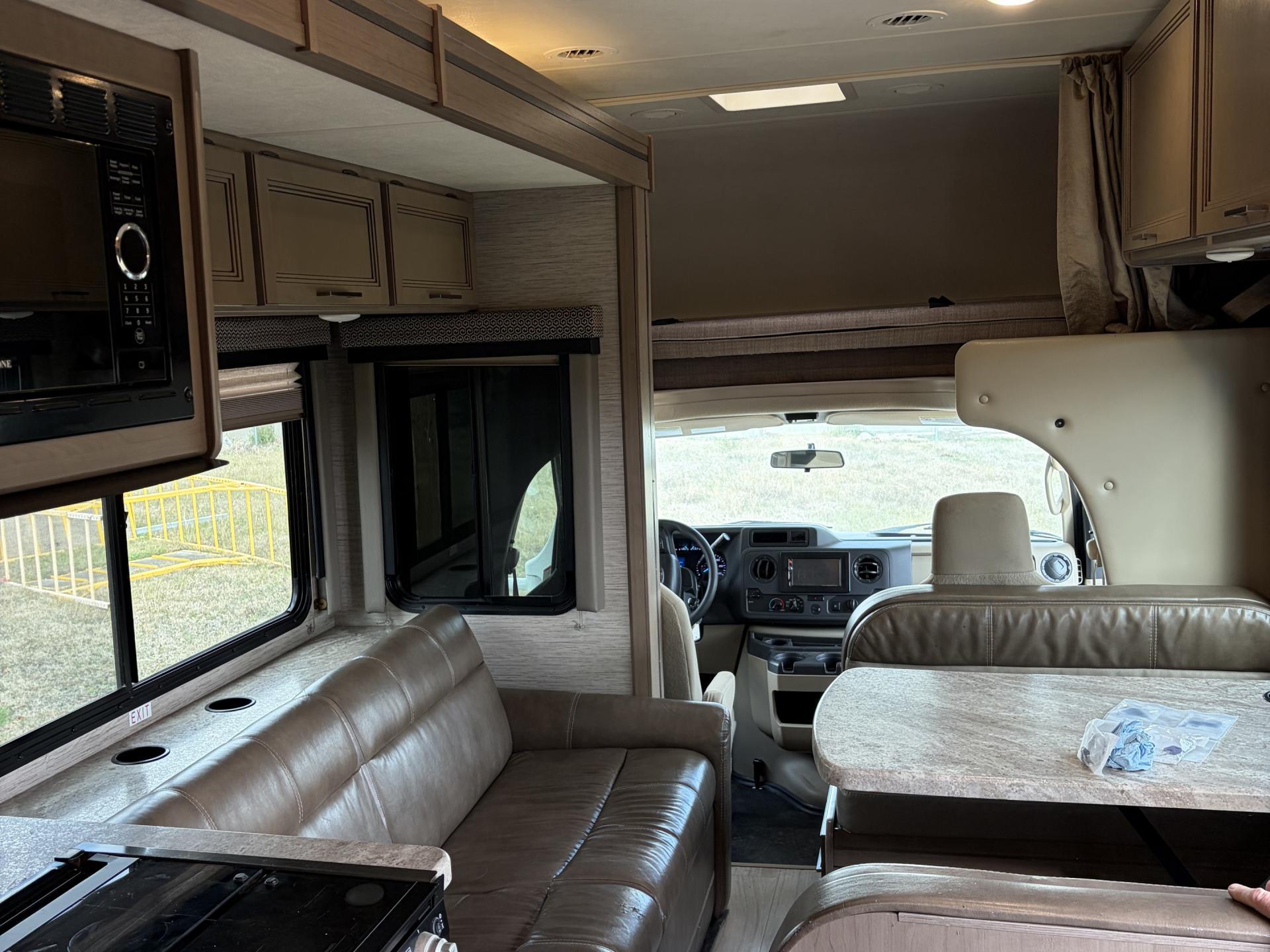 2021 Thor Motor Coach Daybreak 27DB