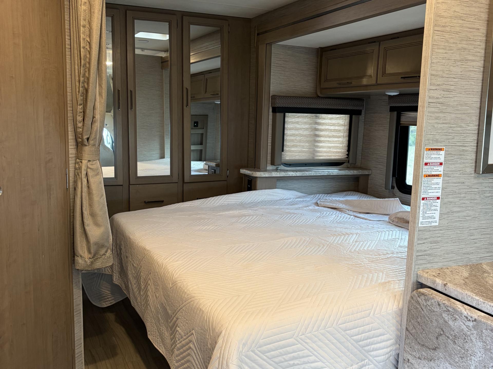 2021 Thor Motor Coach Daybreak 27DB