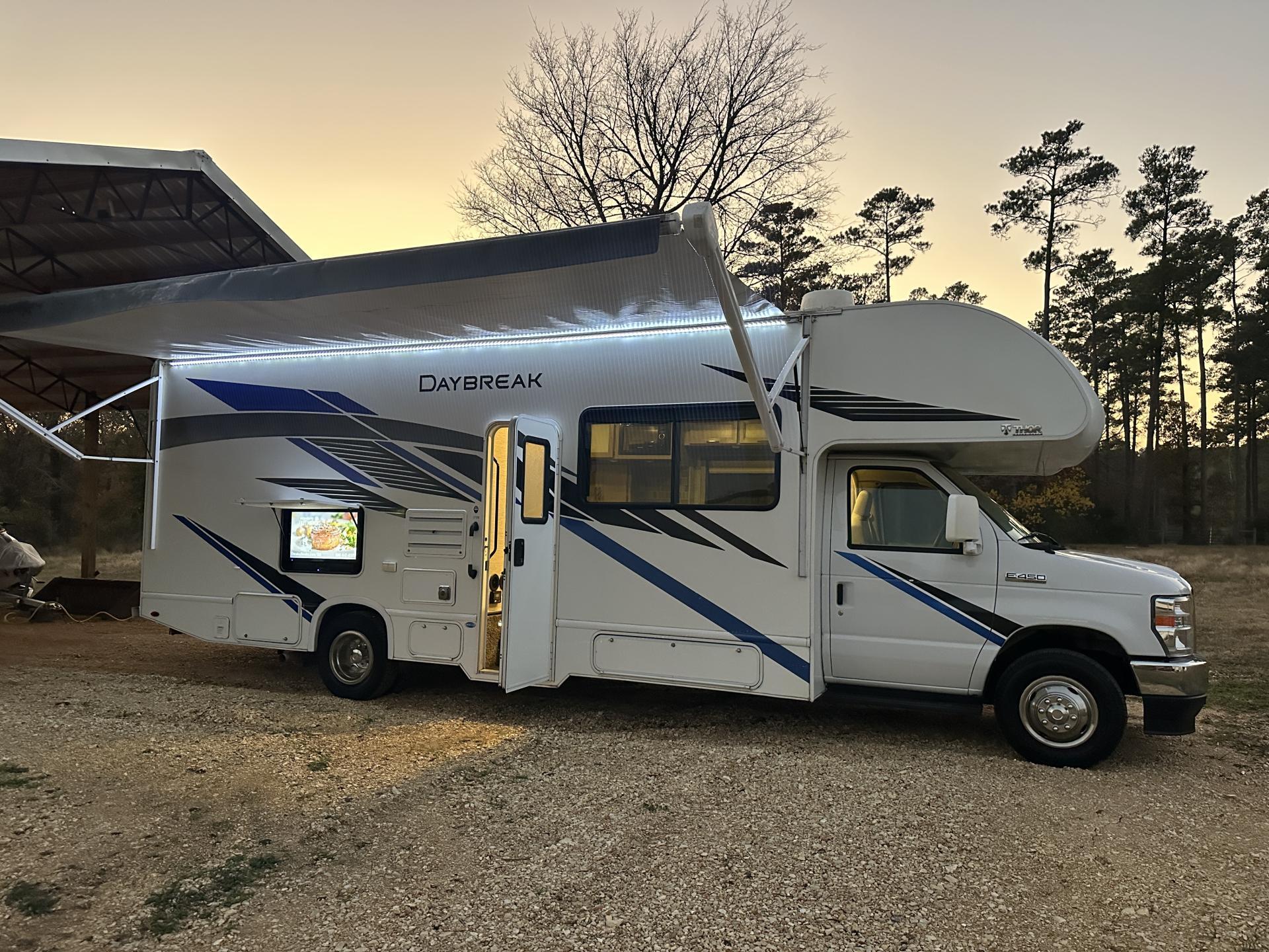 2021 Thor Motor Coach Daybreak 27DB