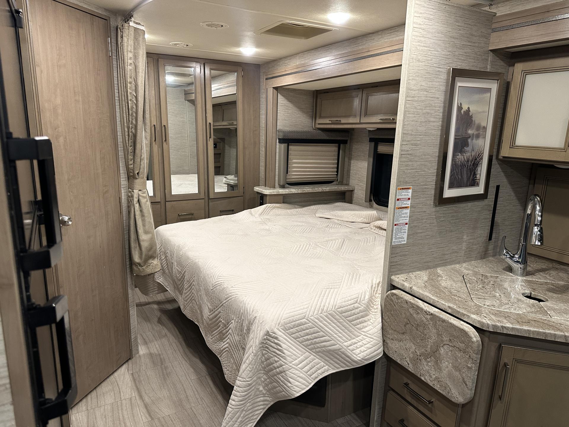 2021 Thor Motor Coach Daybreak 27DB