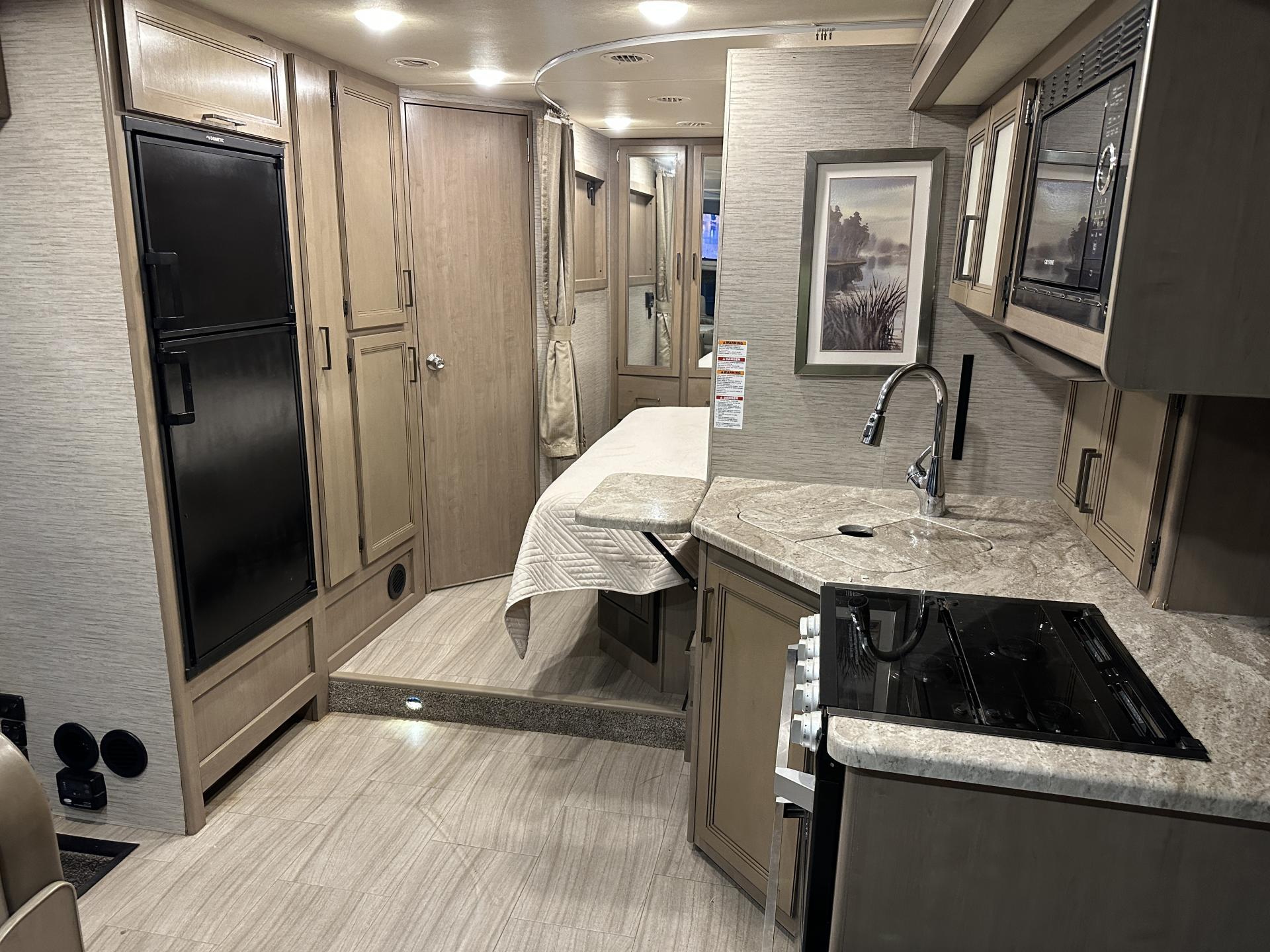 2021 Thor Motor Coach Daybreak 27DB