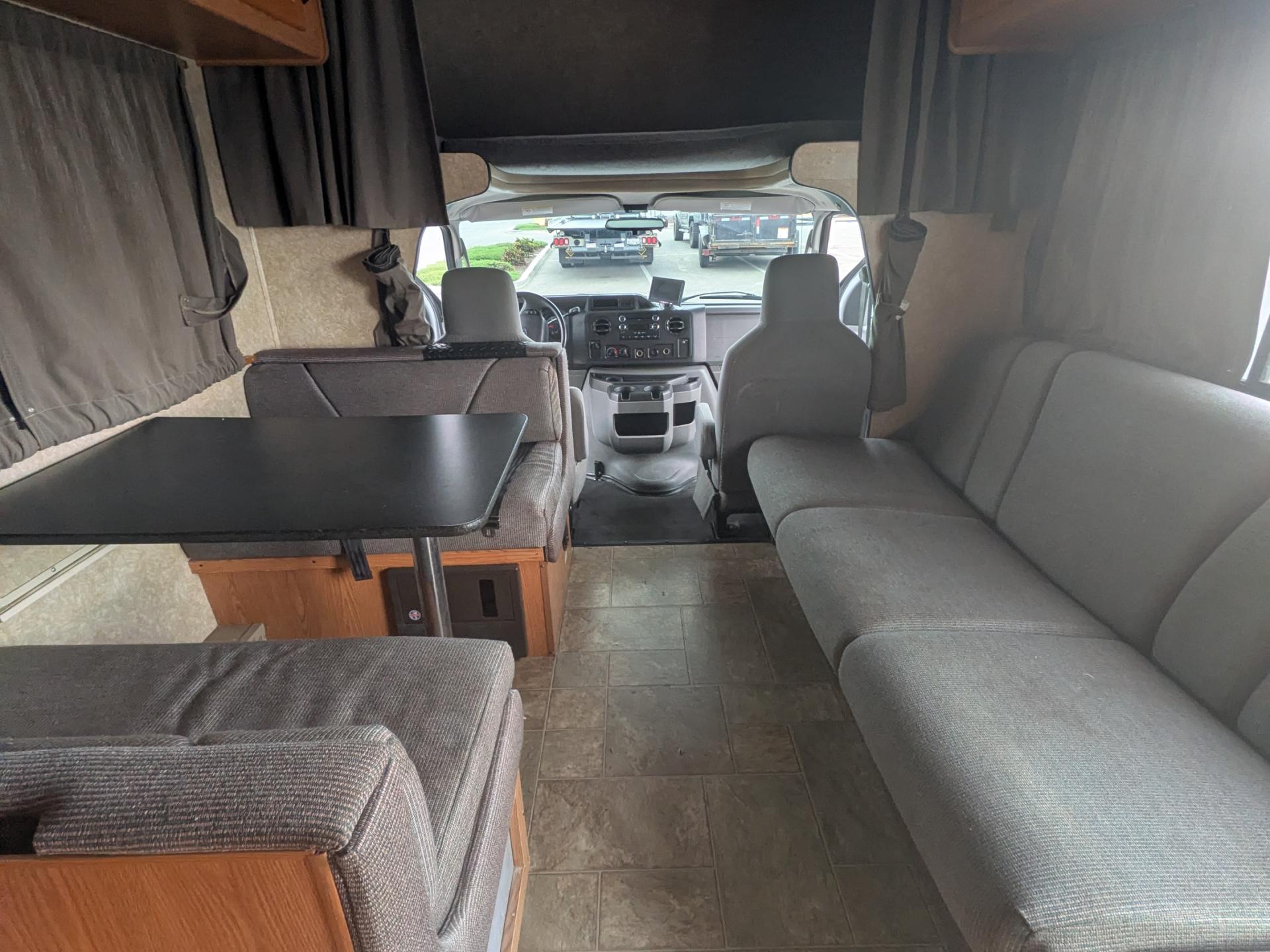 2016 Thor Motor Coach Majestic 28a