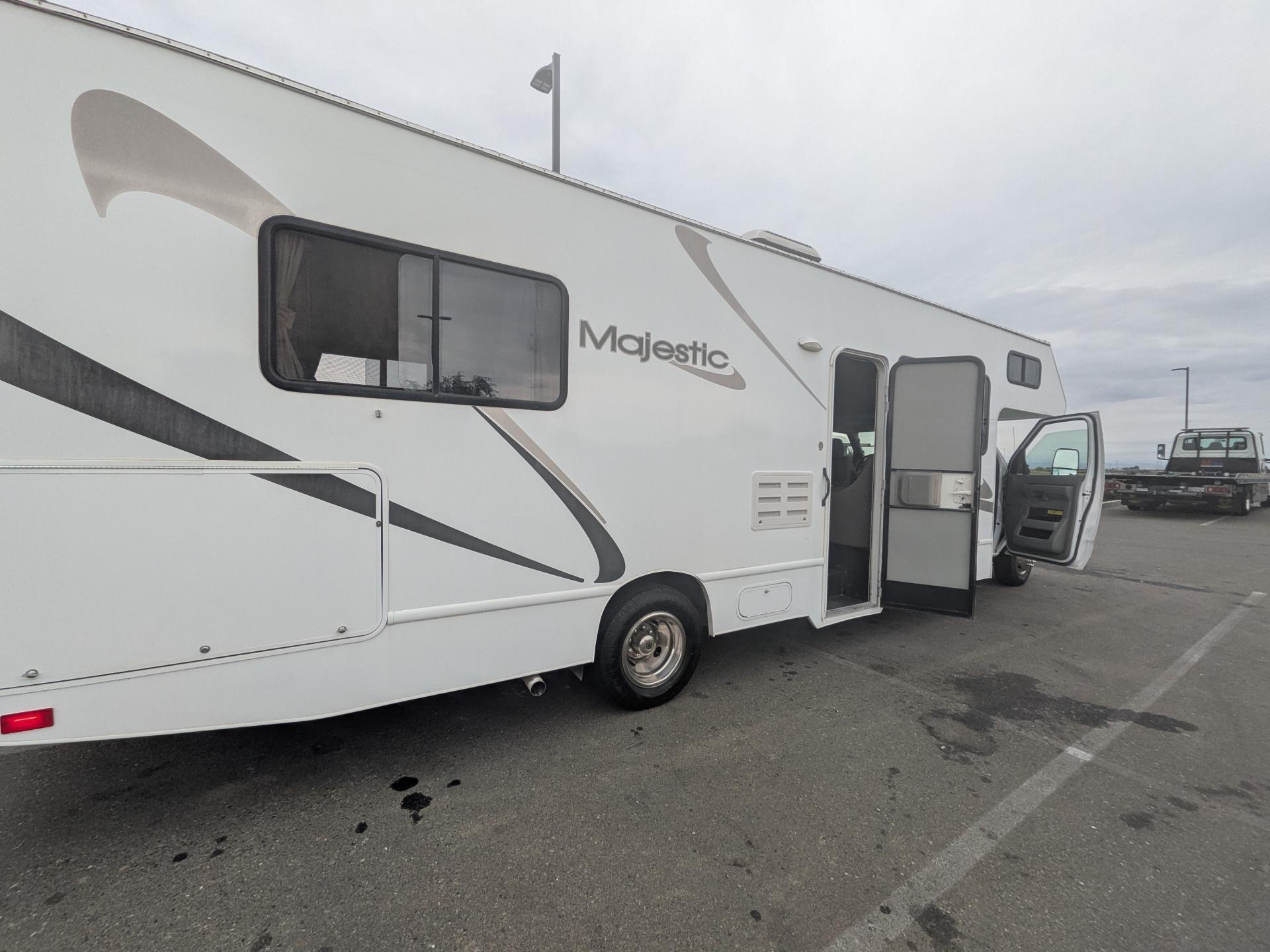 2016 Thor Motor Coach Majestic 28a