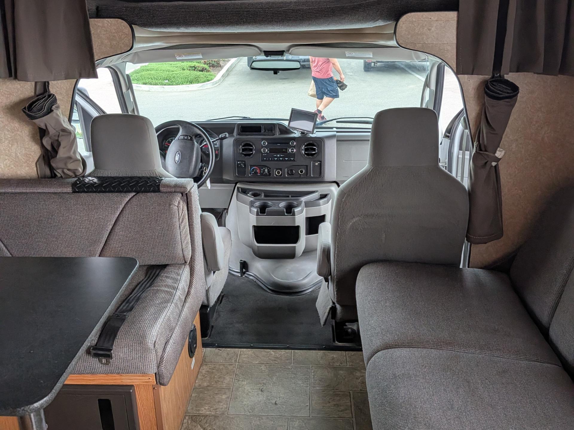 2016 Thor Motor Coach Majestic 28a
