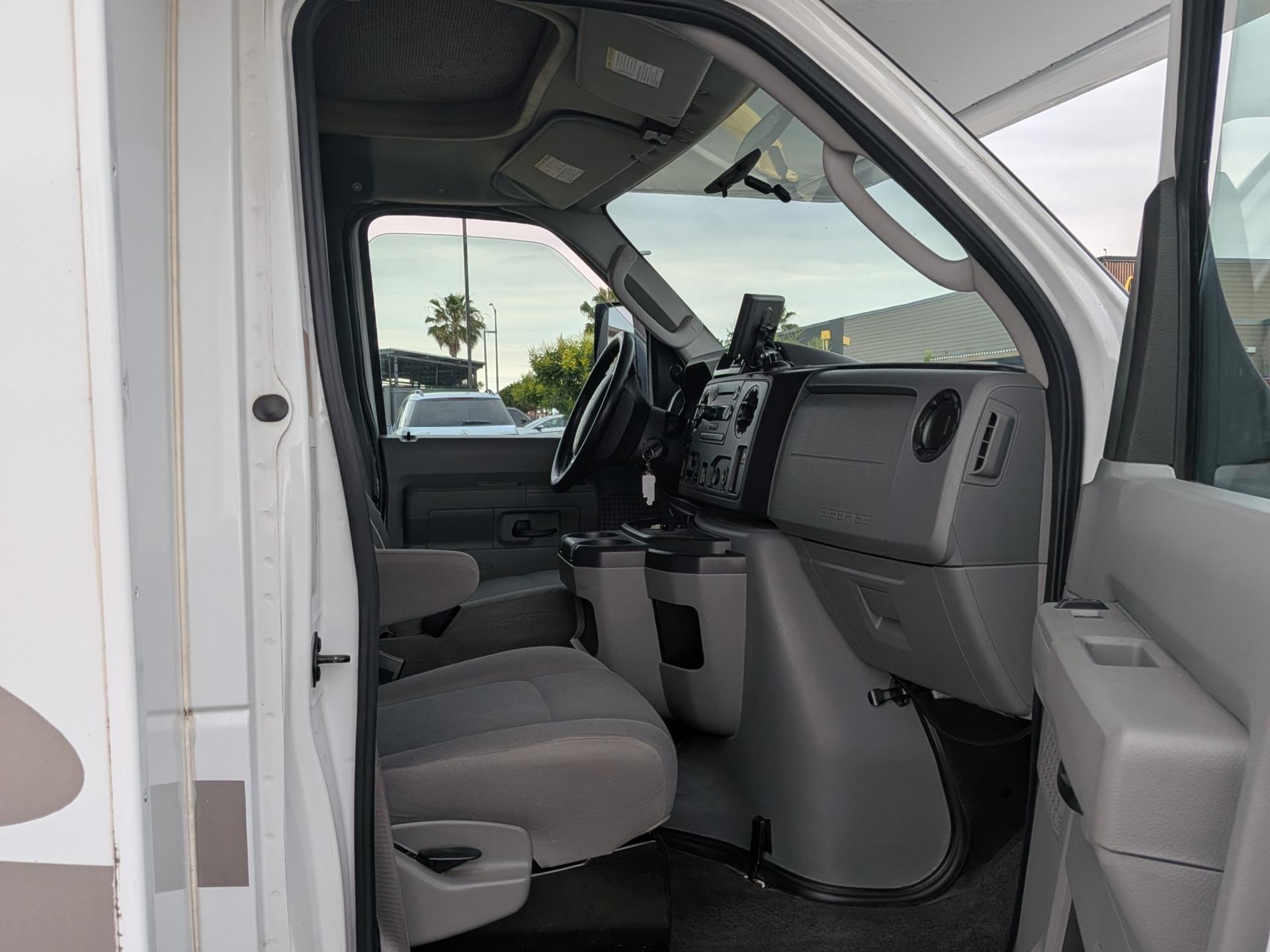 2016 Thor Motor Coach Majestic 28a