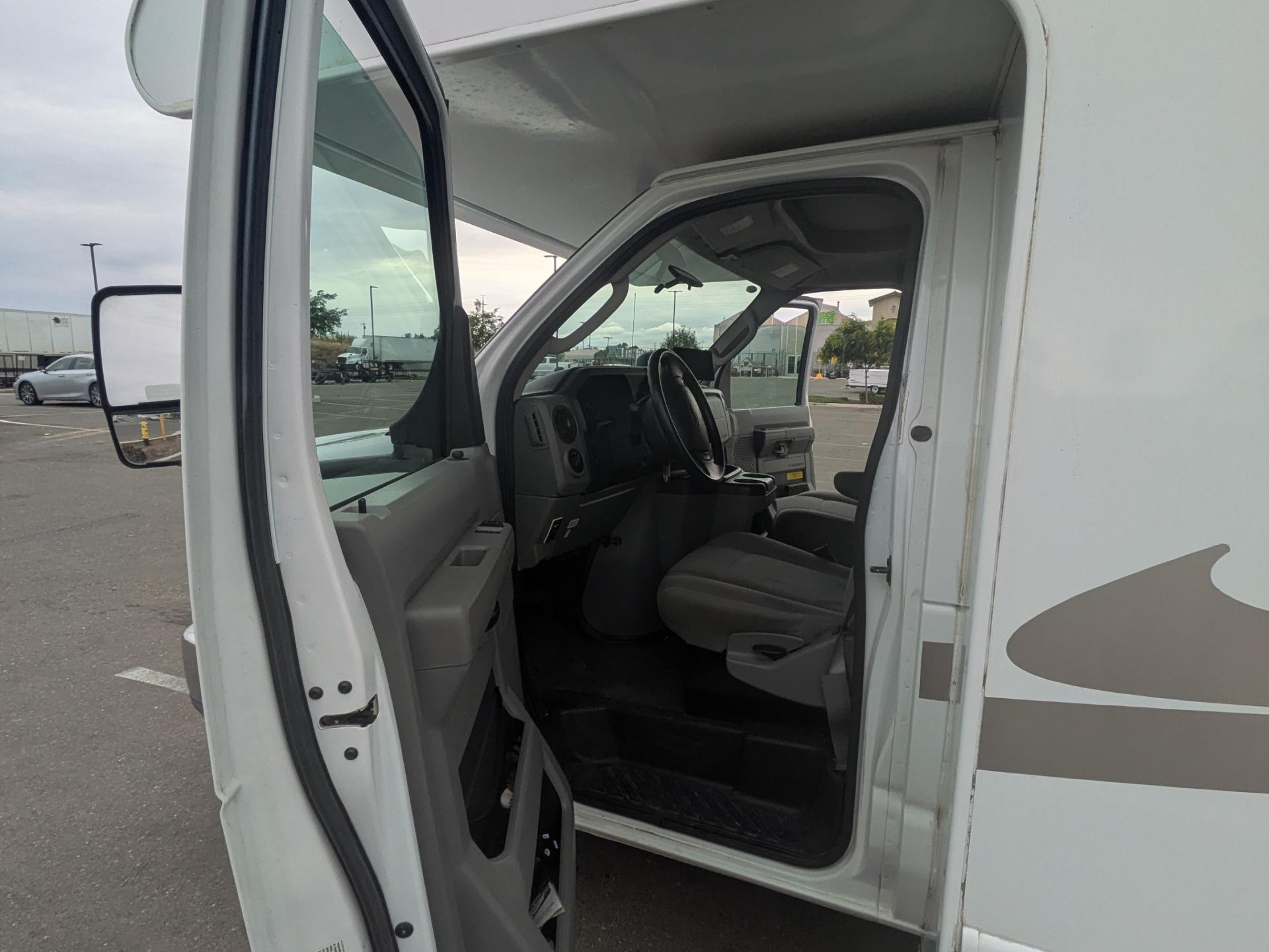 2016 Thor Motor Coach Majestic 28a