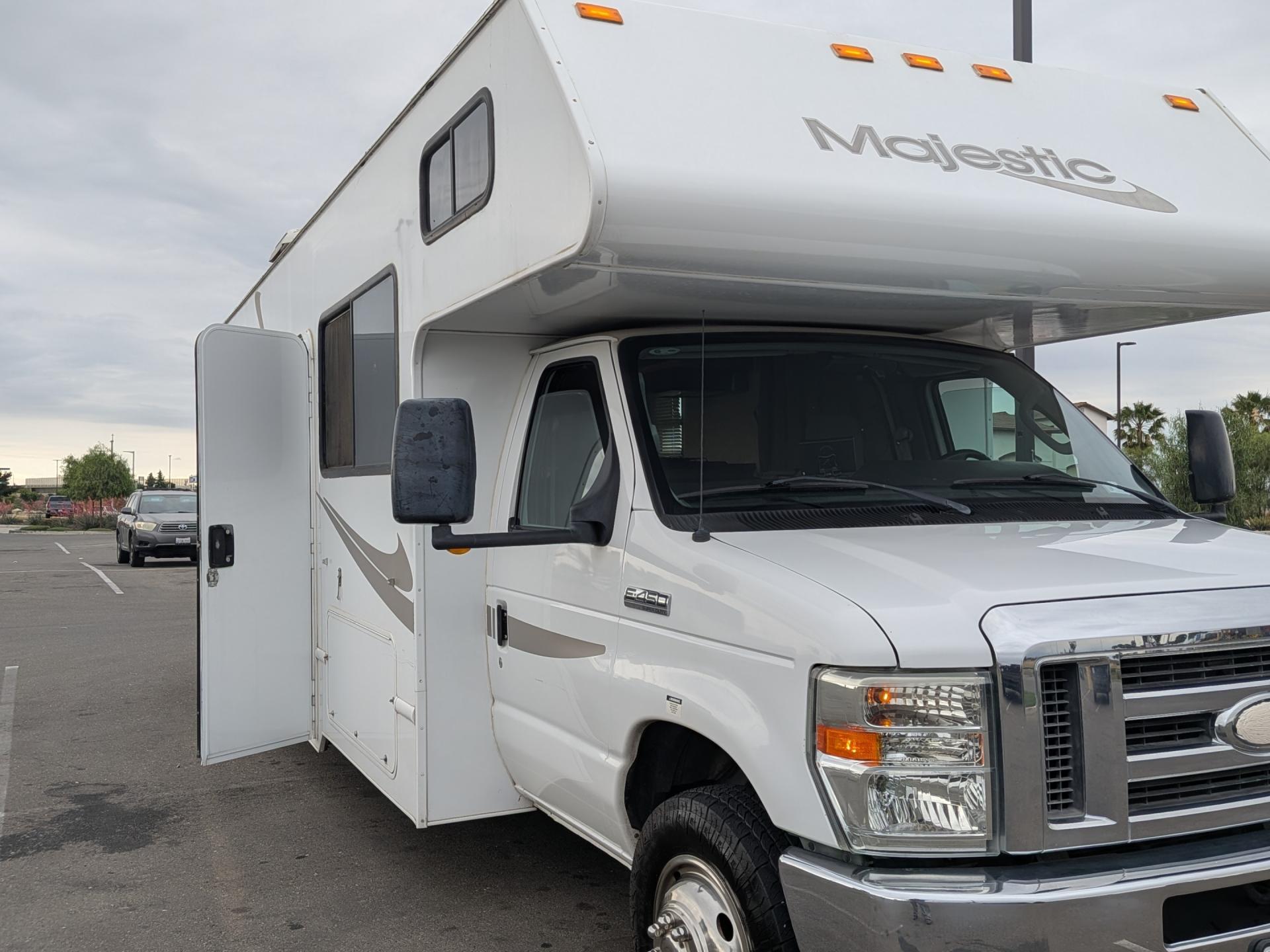 2016 Thor Motor Coach Majestic 28a