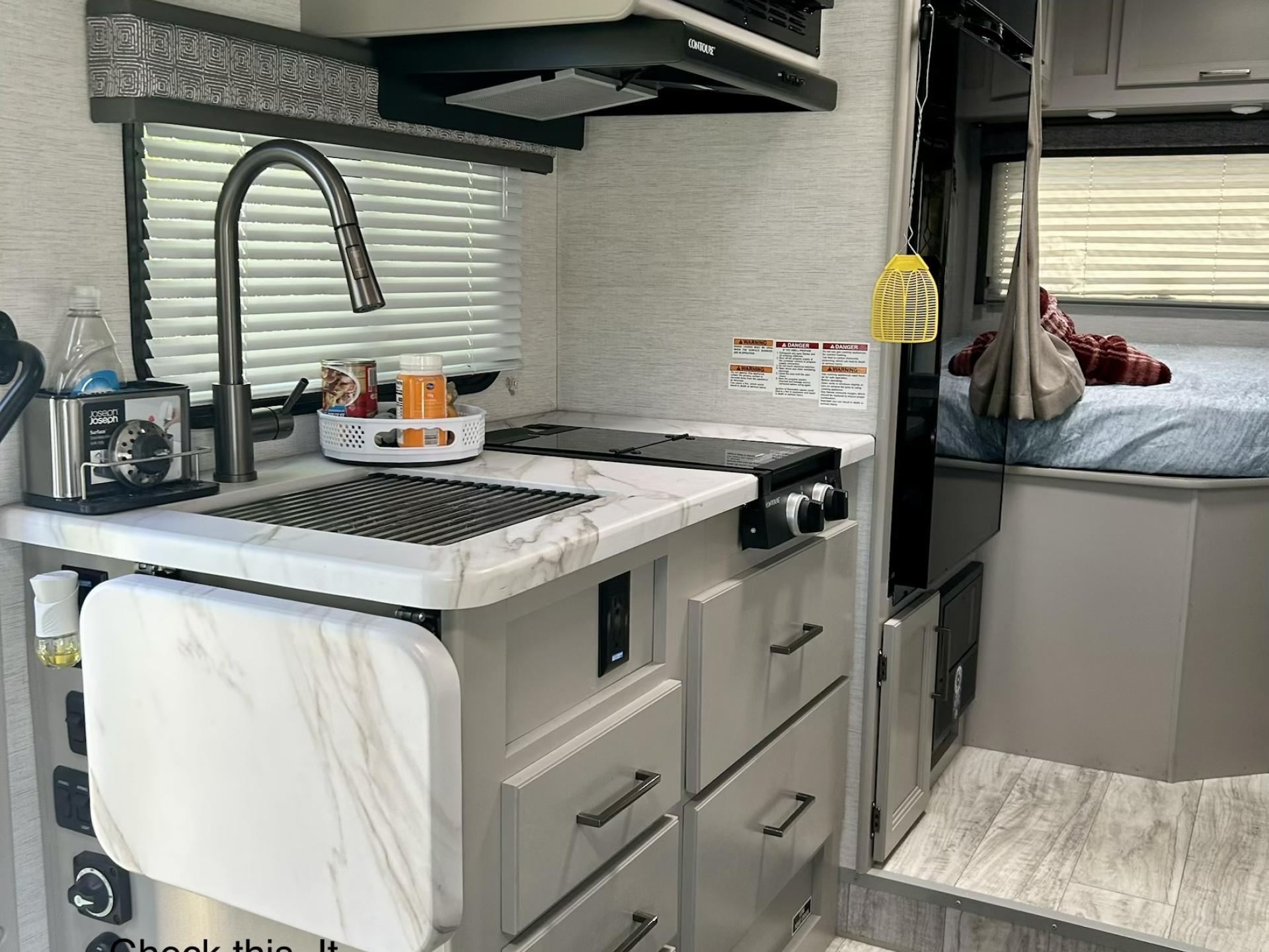 2025 Thor Motor Coach Chateau 21ZC