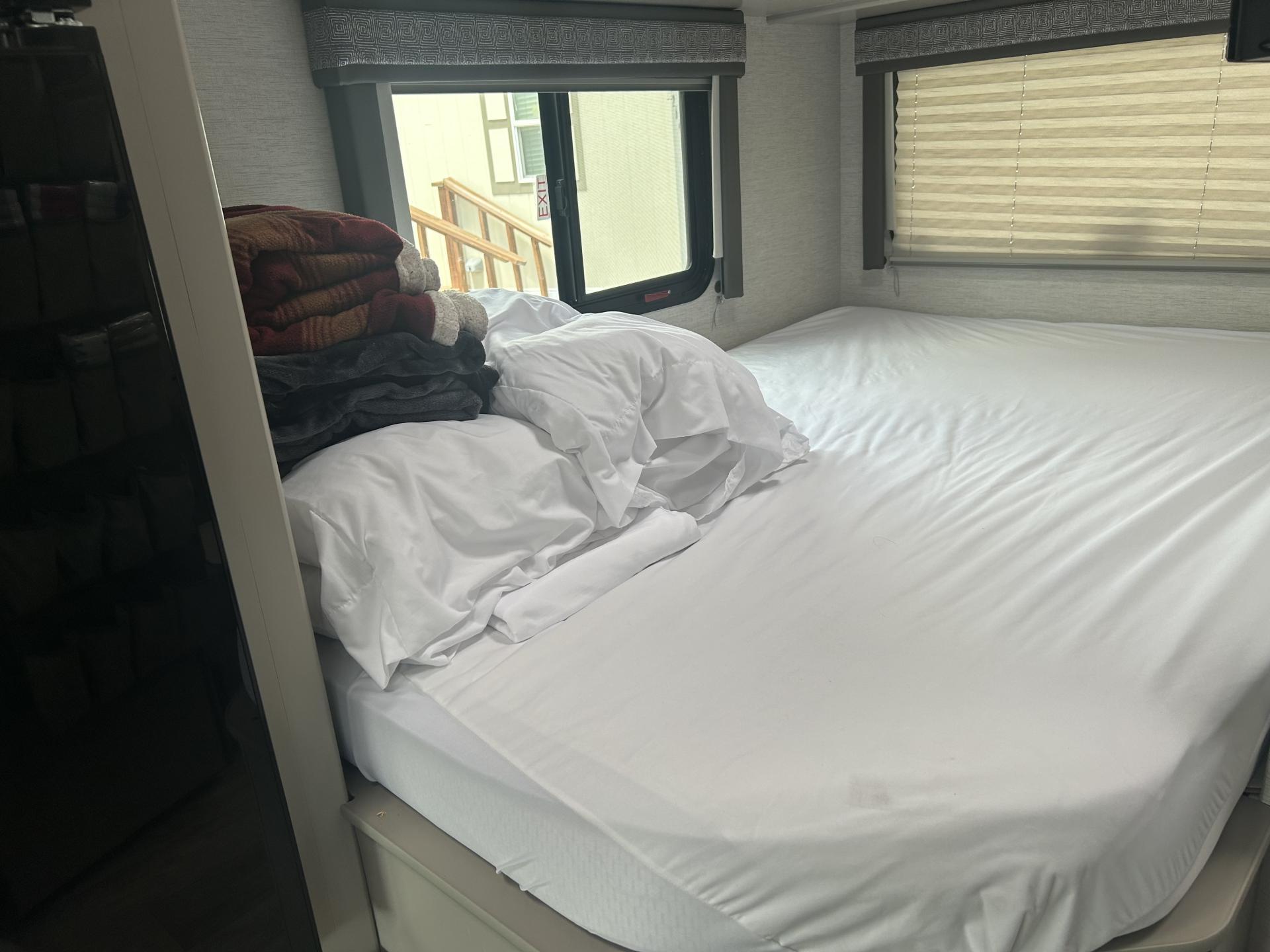 2025 Thor Motor Coach Chateau 21ZC