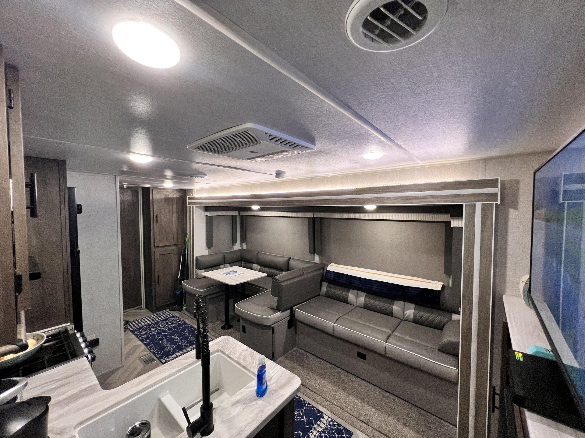 2023 Forest River Wildwood 31kqbts