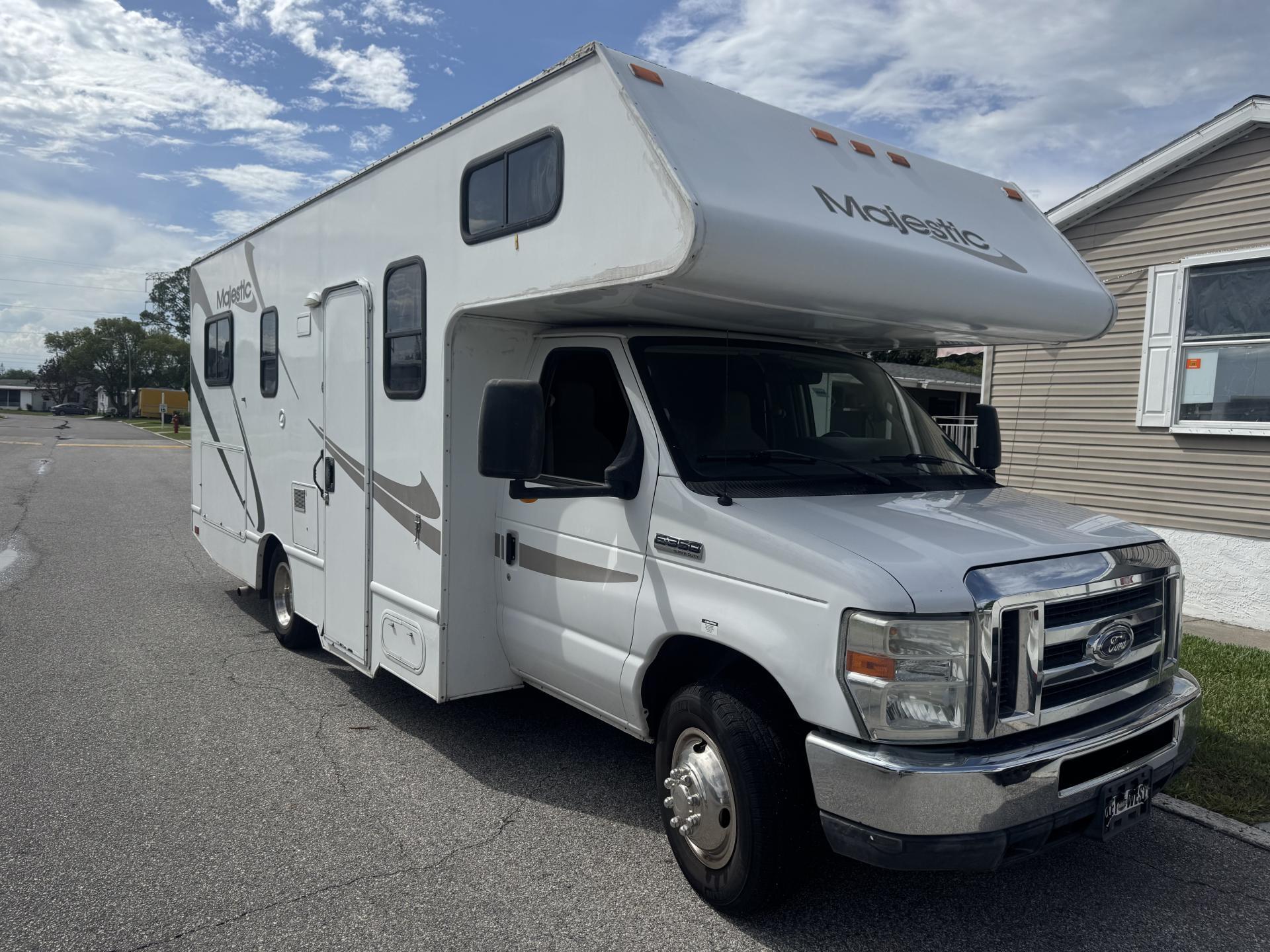 2013 Thor Motor Coach Majestic 23a