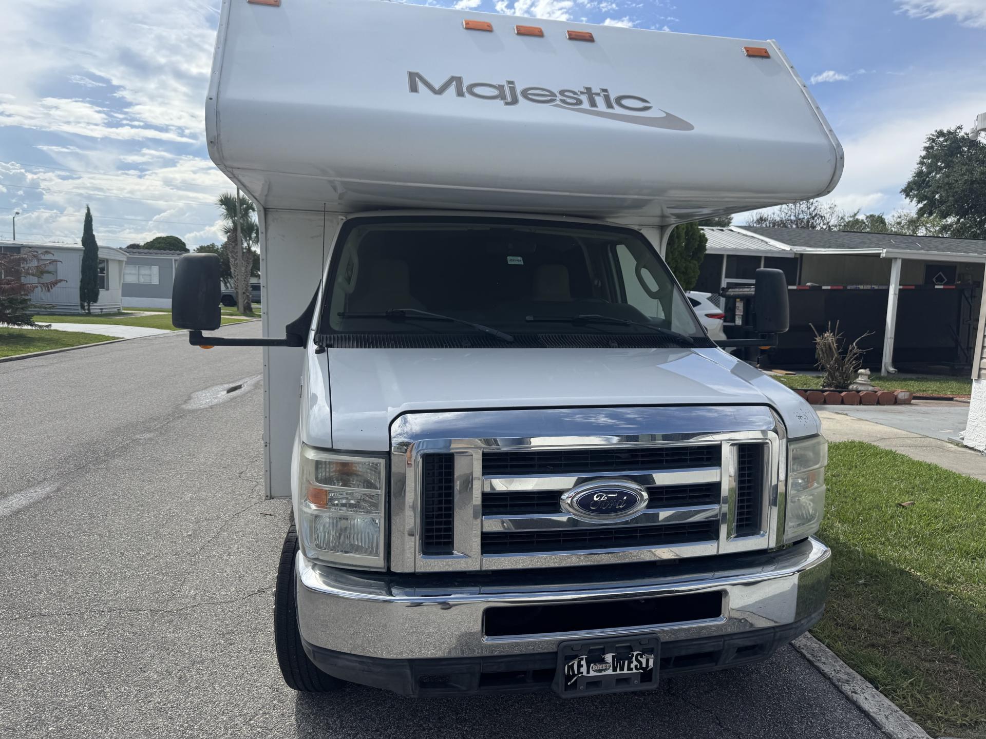 2013 Thor Motor Coach Majestic 23a