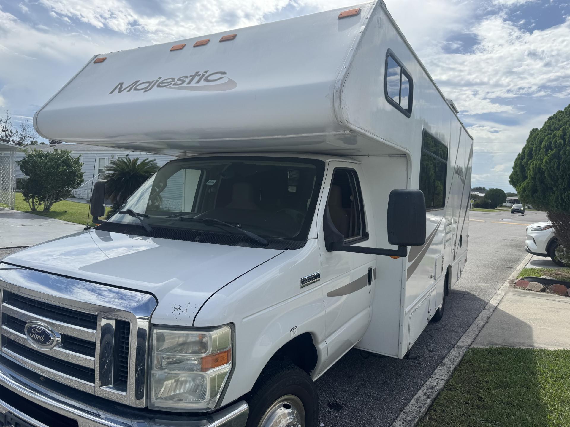 2013 Thor Motor Coach Majestic 23a