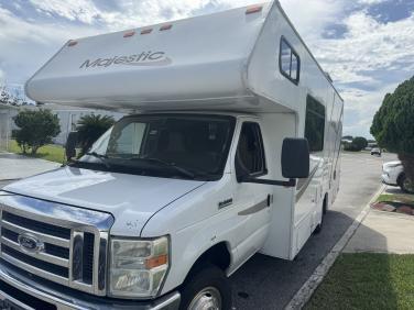 2013 Thor Motor Coach Majestic 23a