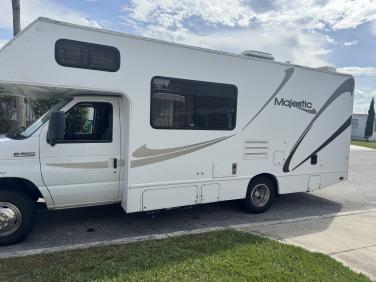 2013 Thor Motor Coach Majestic 23a