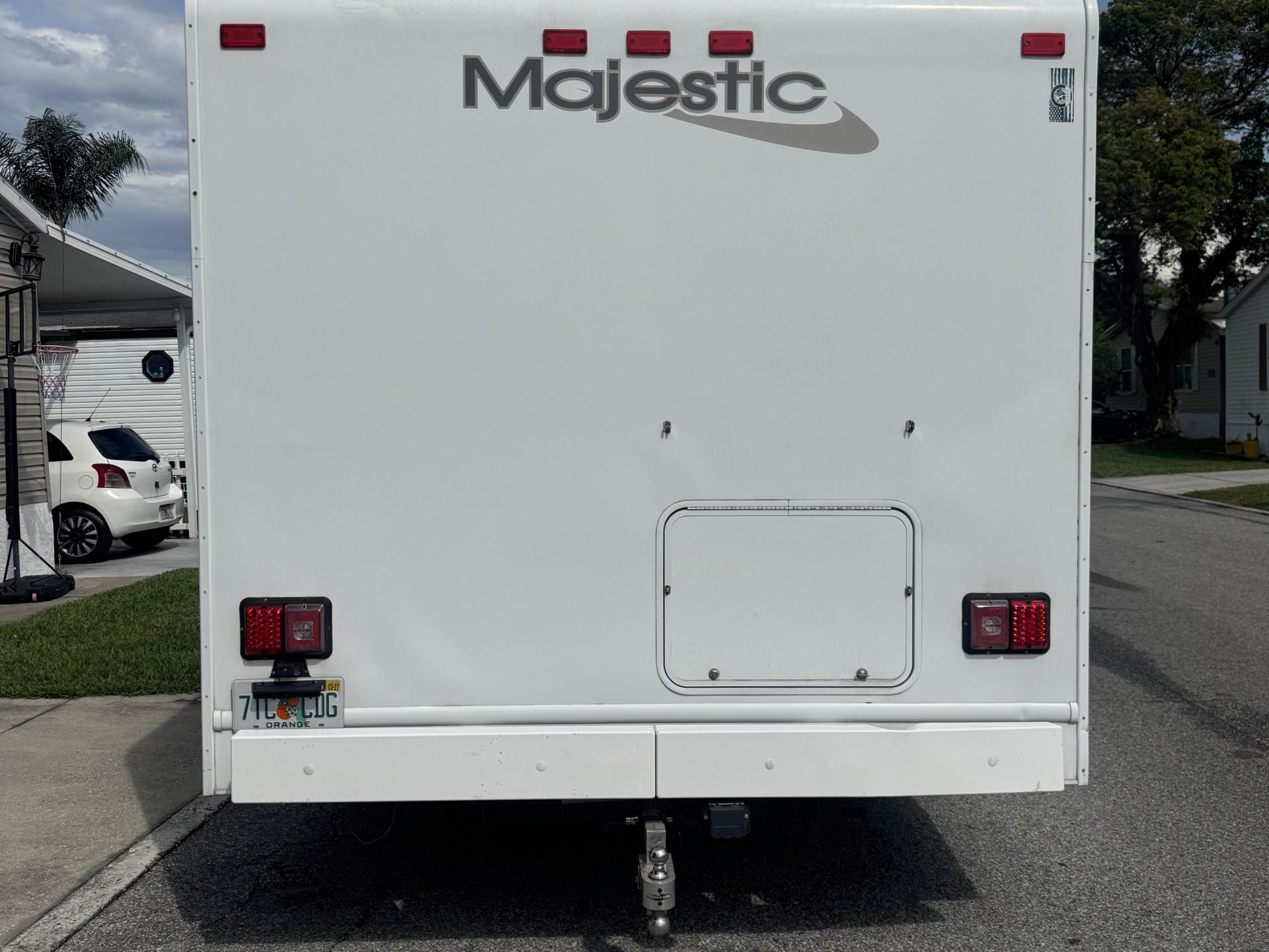2013 Thor Motor Coach Majestic 23a