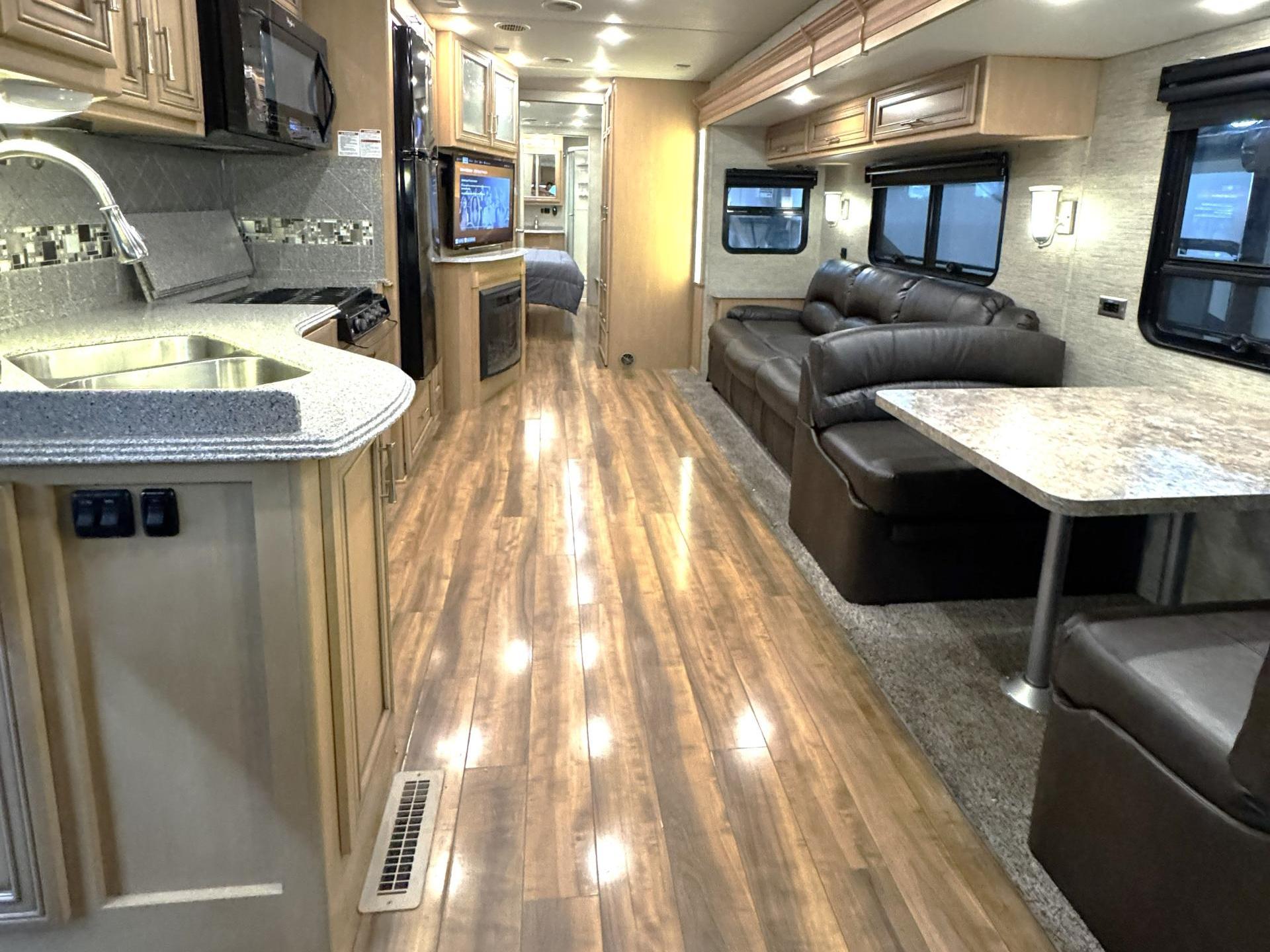 2016 Newmar Canyon Star 3710