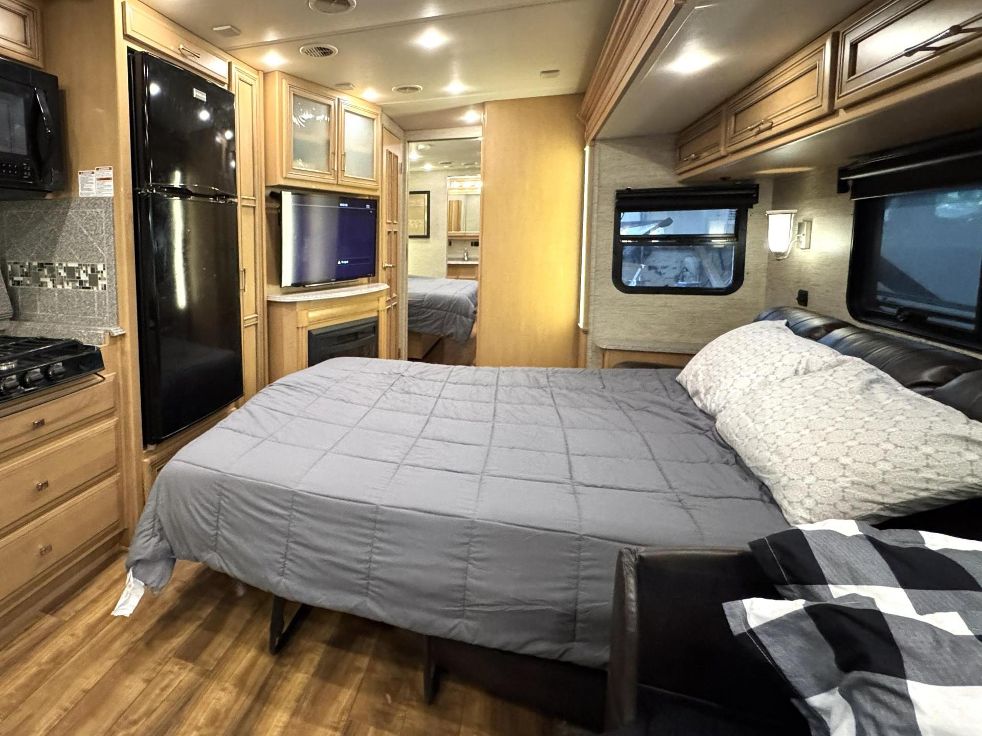 2016 Newmar Canyon Star 3710