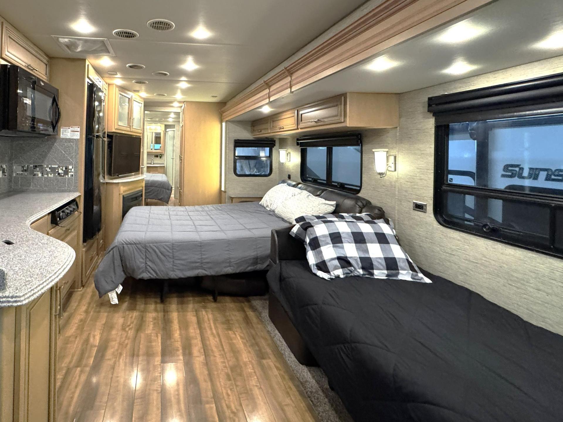 2016 Newmar Canyon Star 3710