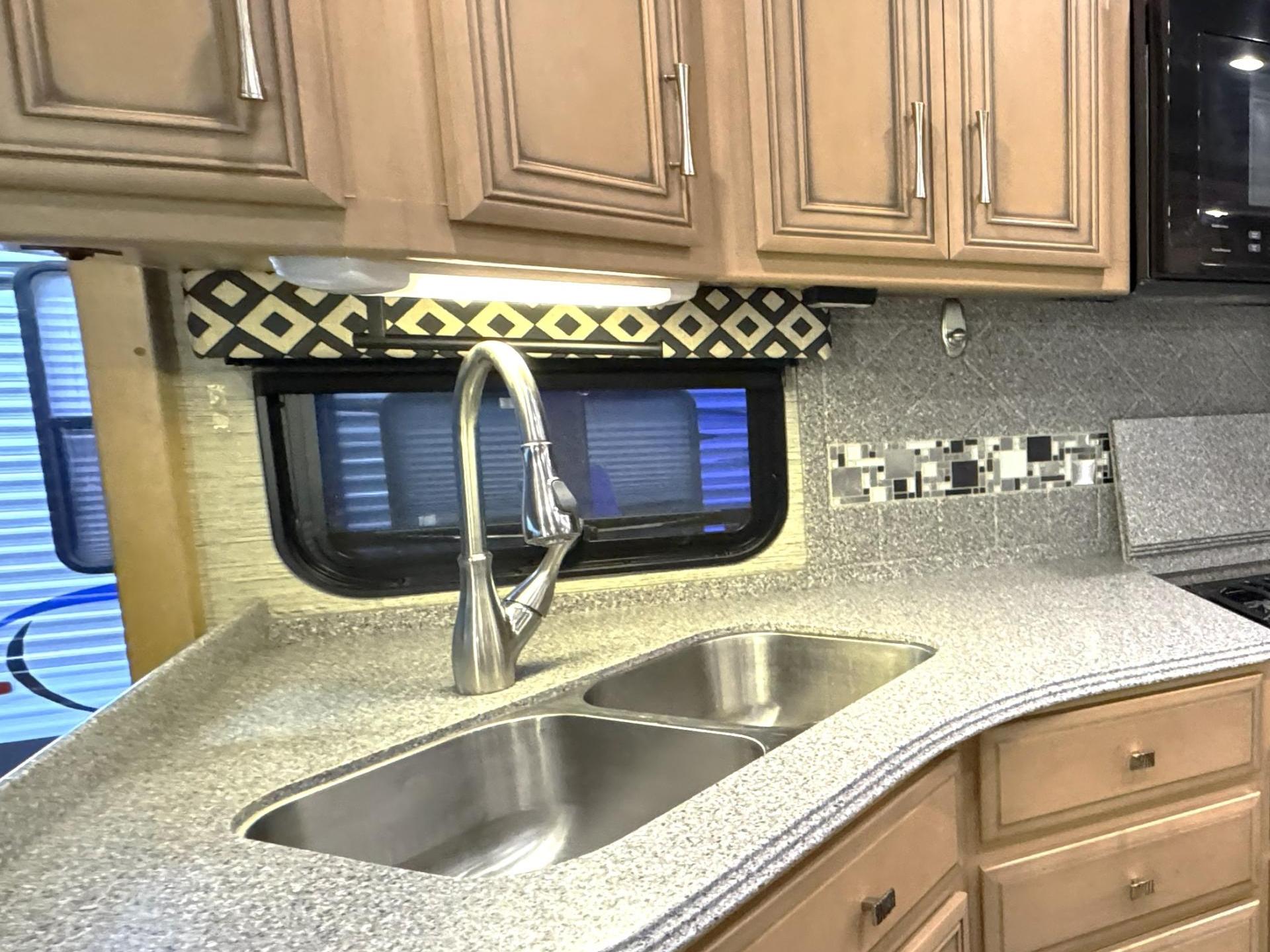2016 Newmar Canyon Star 3710