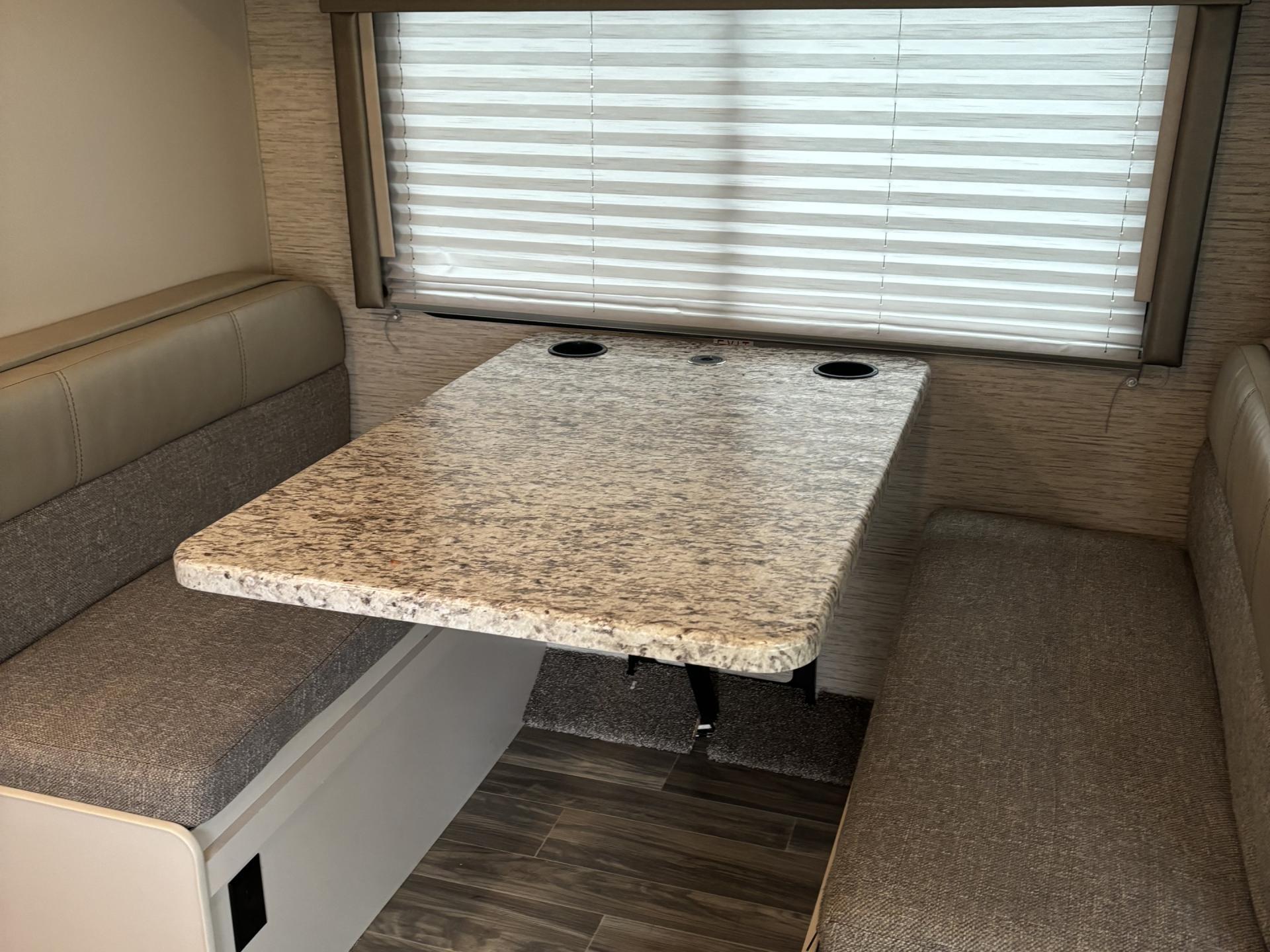 2022 Thor Motor Coach Freedom Elite 22he