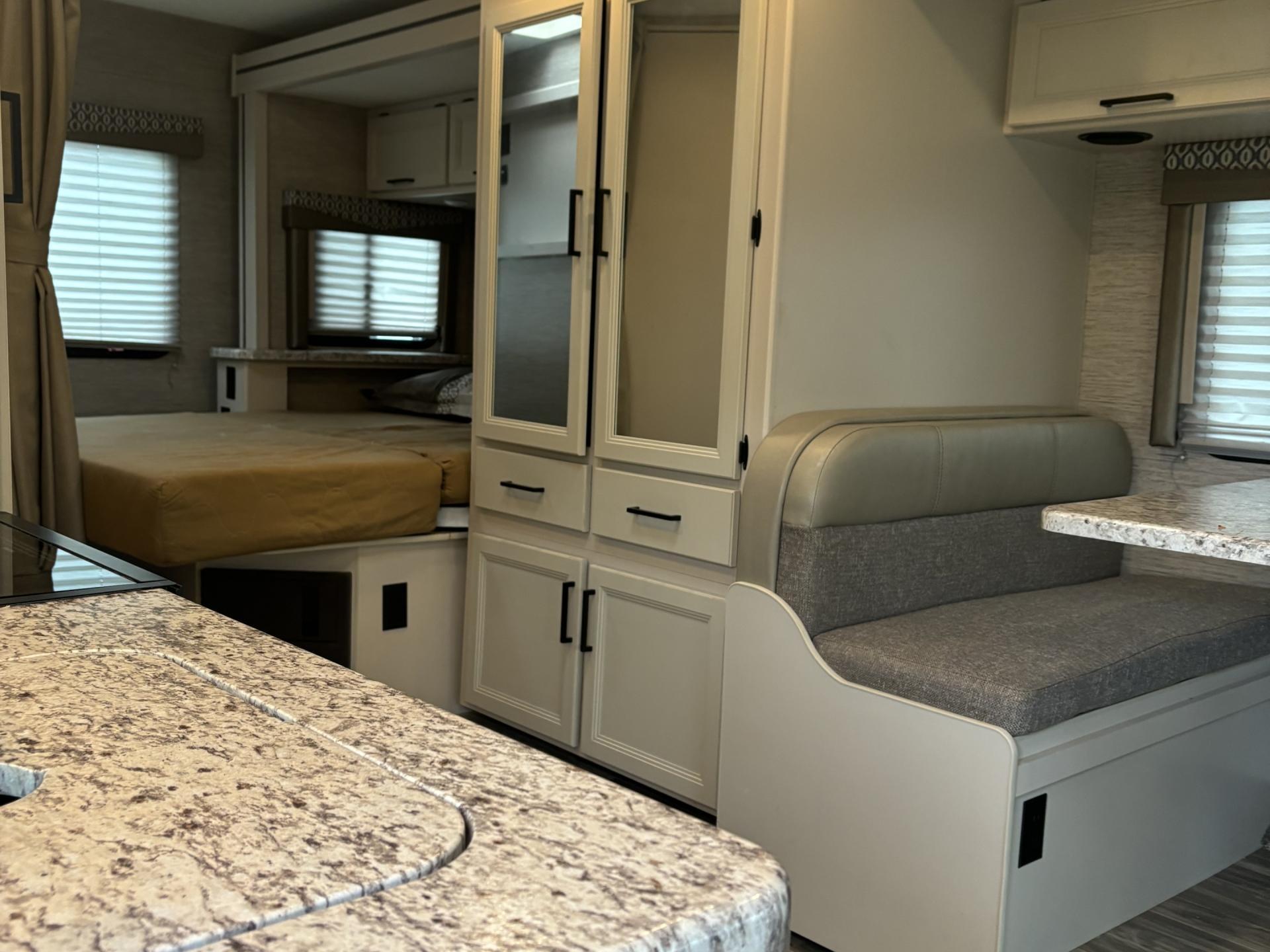 2022 Thor Motor Coach Freedom Elite 22he