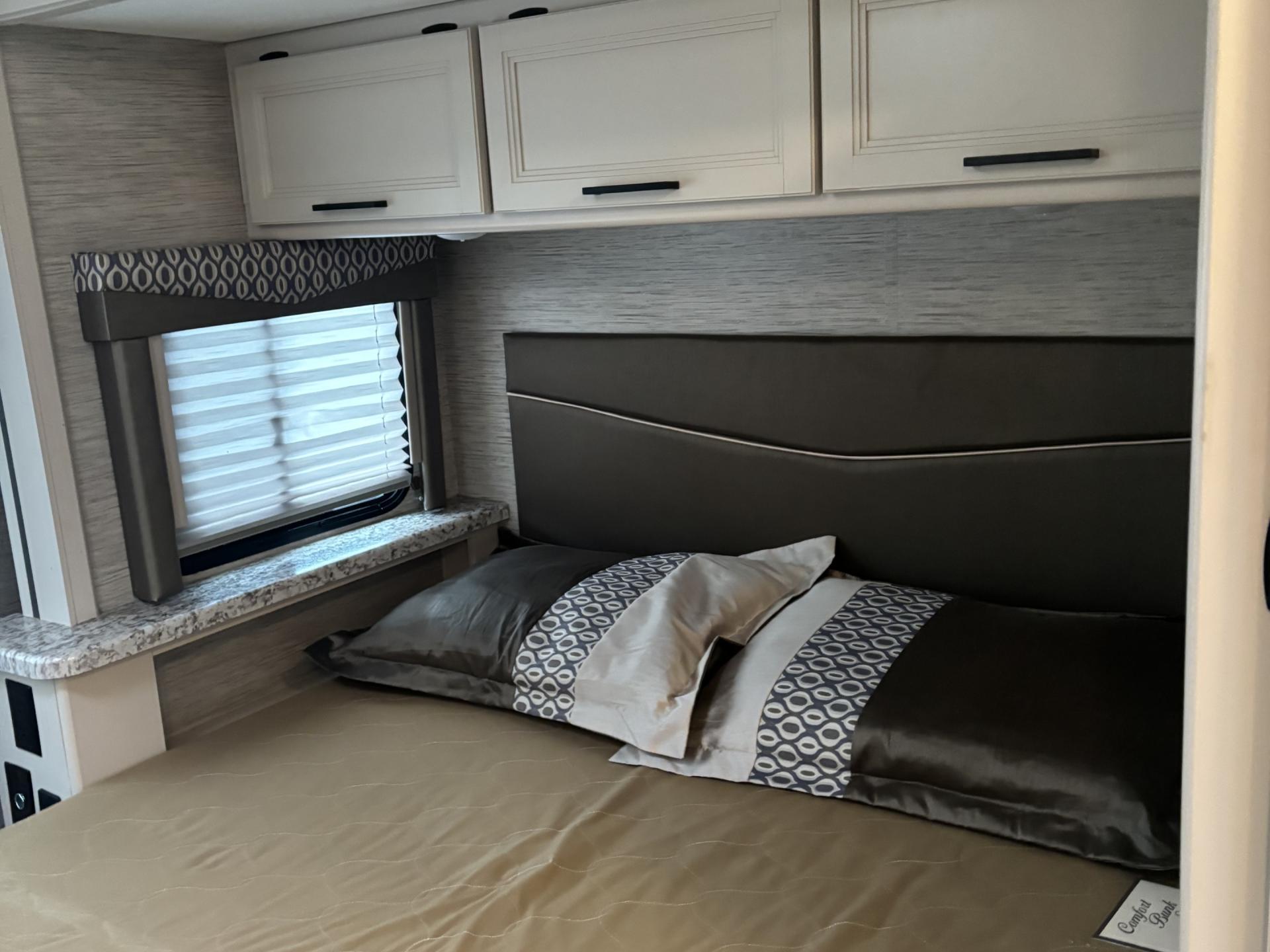 2022 Thor Motor Coach Freedom Elite 22he