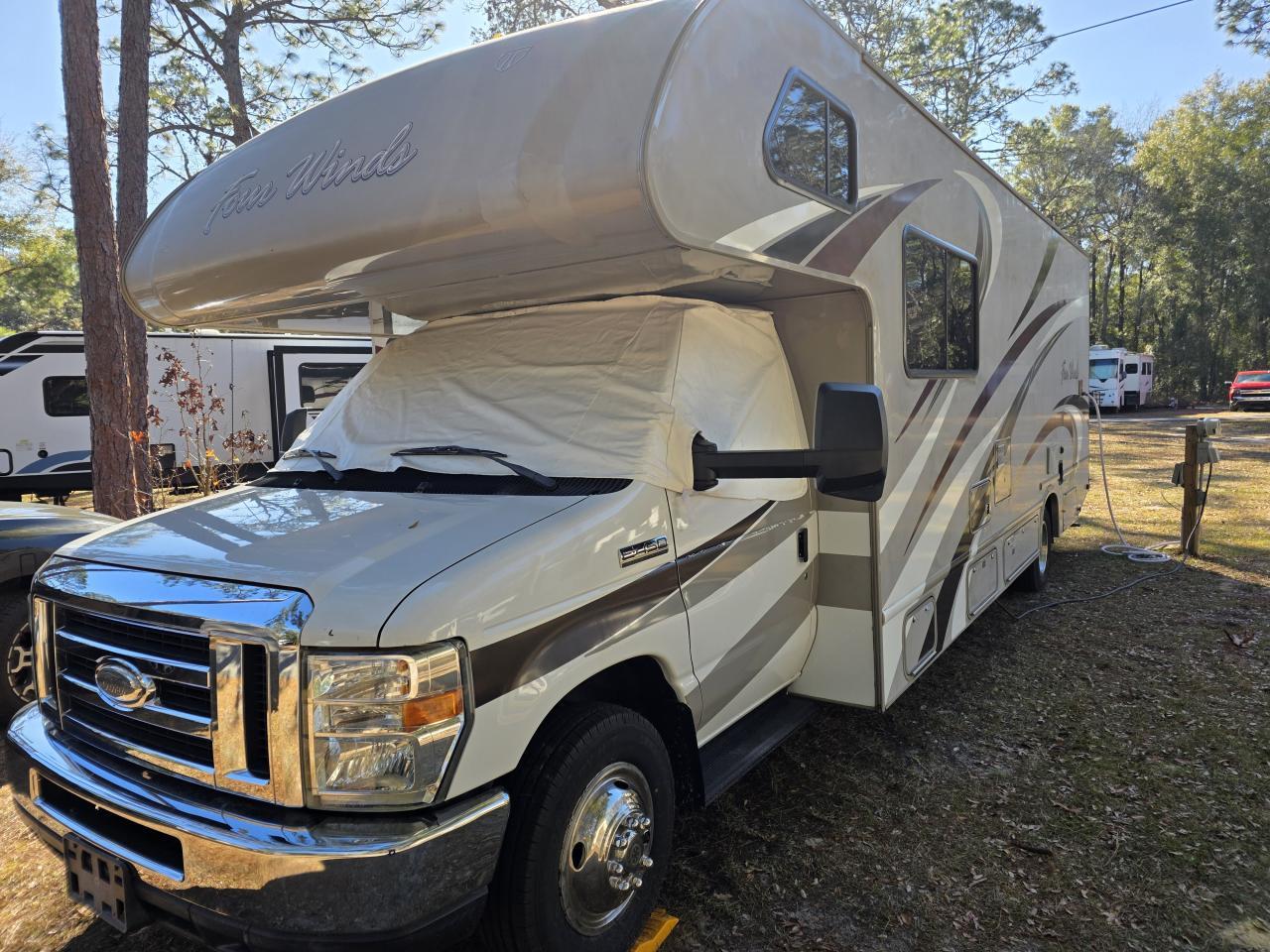 2015 Thor Motor Coach Four Winds 28f