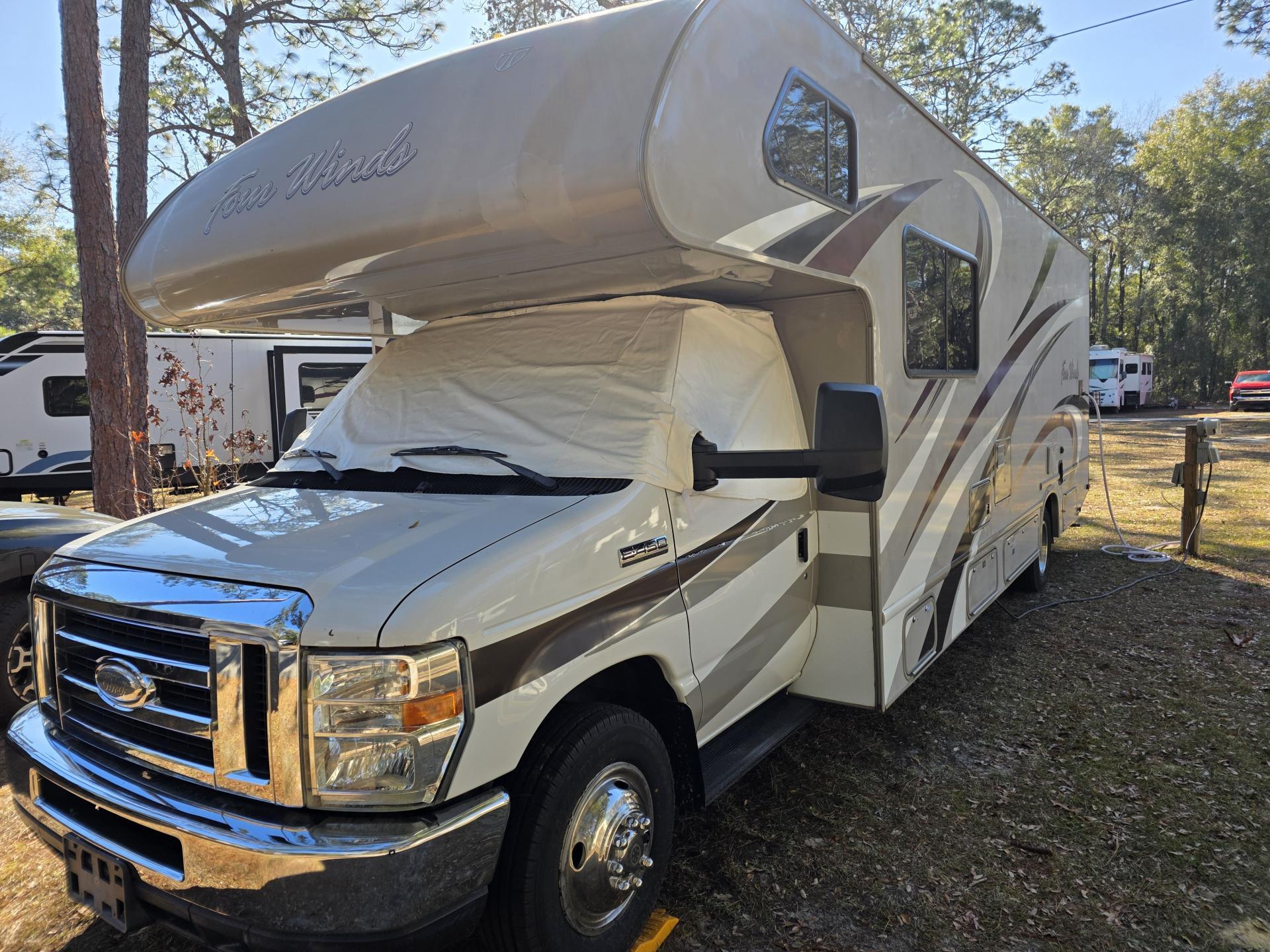 2015 Thor Motor Coach Four Winds 28f