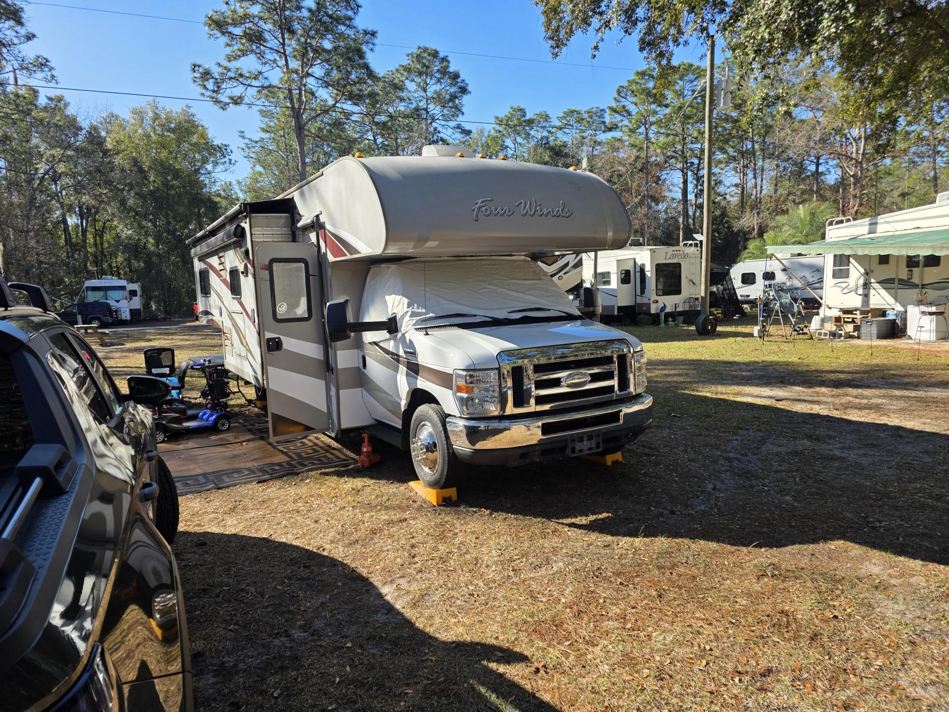 2015 Thor Motor Coach Four Winds 28f
