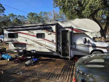 2015 Thor Motor Coach Four Winds 28f