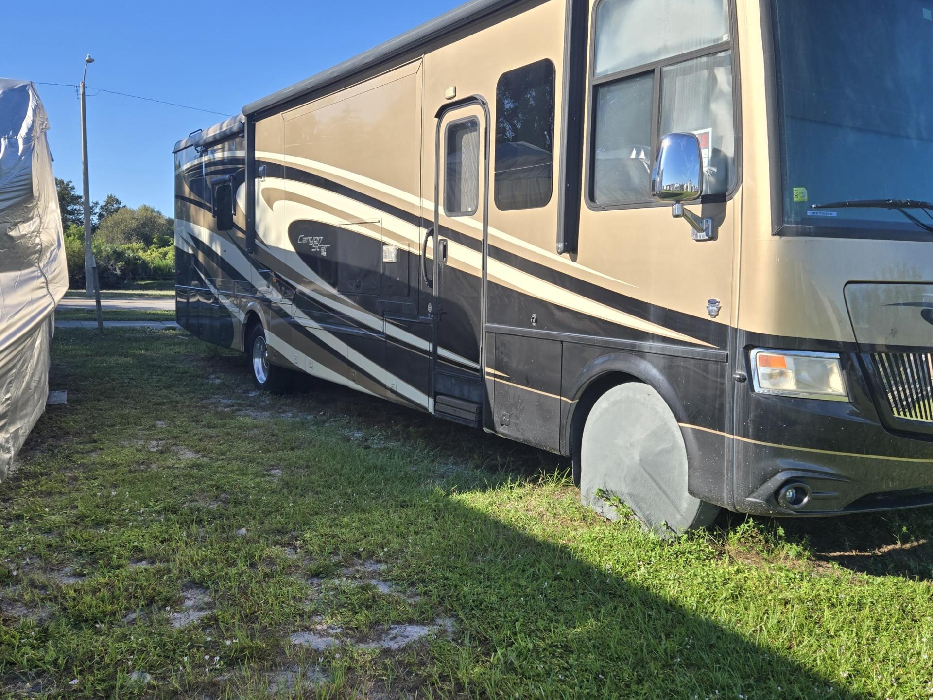 2015 Newmar Canyon Star 3953