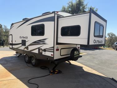 2020 Keystone Outback Ultra-Lite 210urs